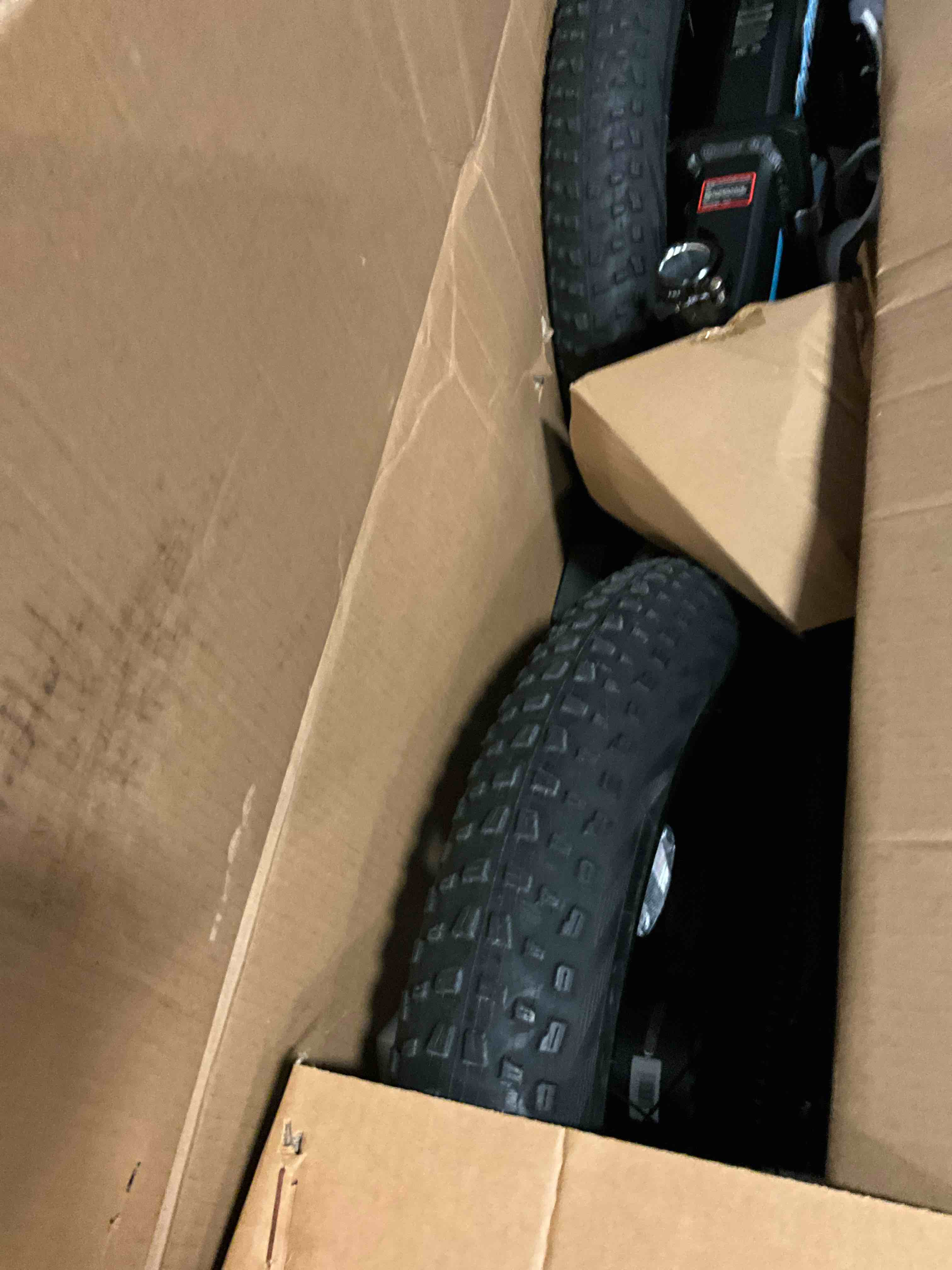 https://s3.amazonaws.com/lotting-images-prod/bidfta/PPE1715644_1756908837488.jpeg