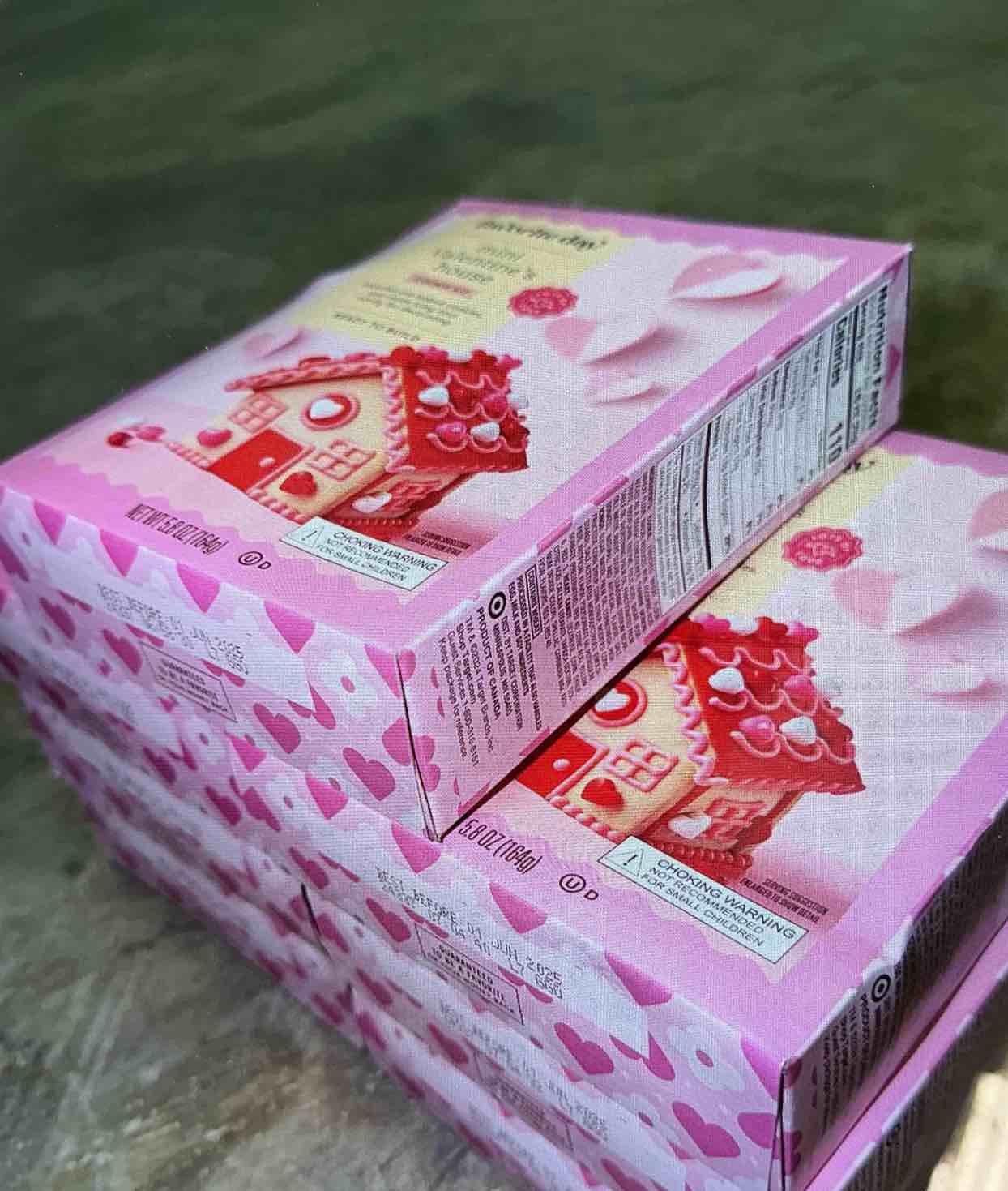 Valentine's Mini House Cookie Kit - 5.8oz - Favorite Day™ (8 pieces)