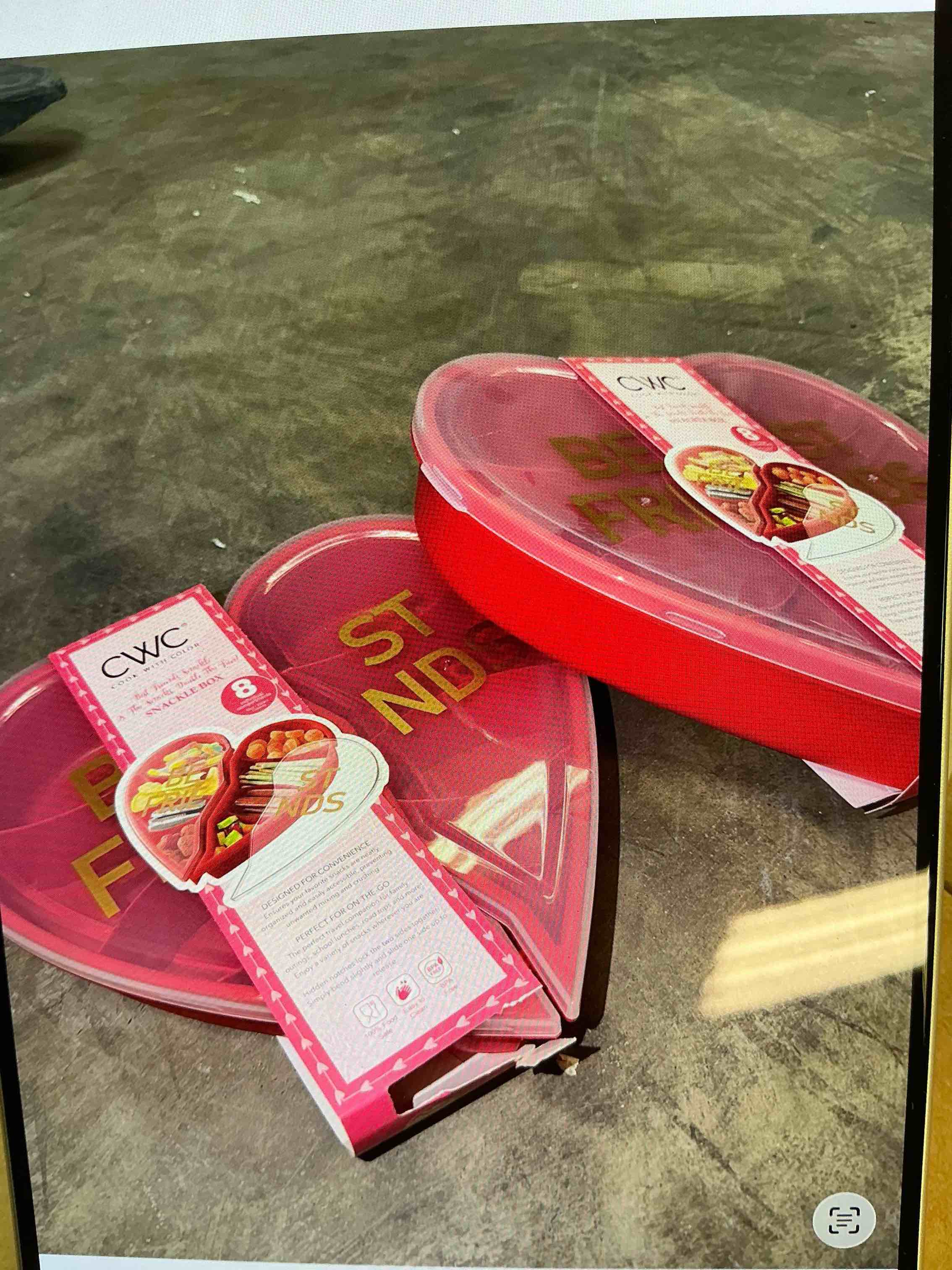 Cook With Color Valentine Best Friends Heart-Shaped Snack Box Red (8 pieces) color red