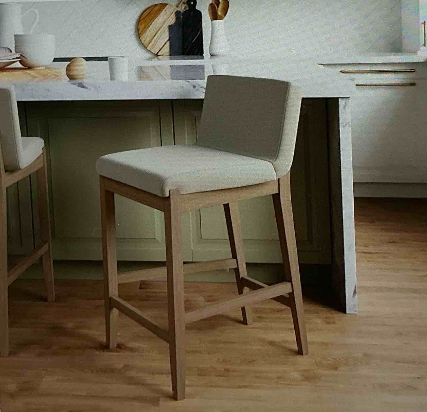 Modern high stool with backrest, high chair upholstered with white natural linen fabric and light brown brushed wooden legs - Natural linen/brown, Missing parts