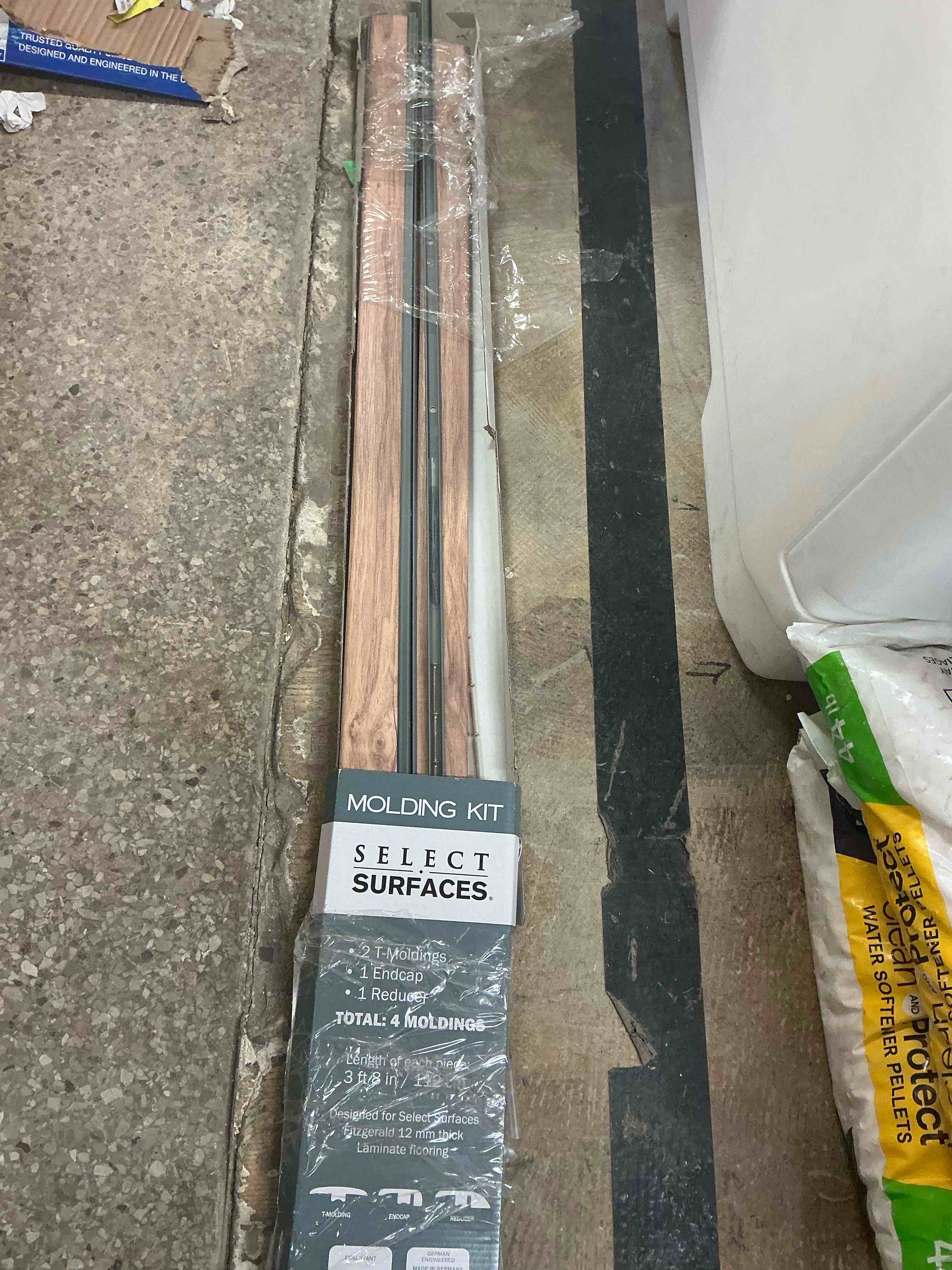 select surfaces, 2 T-moldings, 1 endcap, 1 reducer, TOTAL 4 MOLDINGS(Different Models )