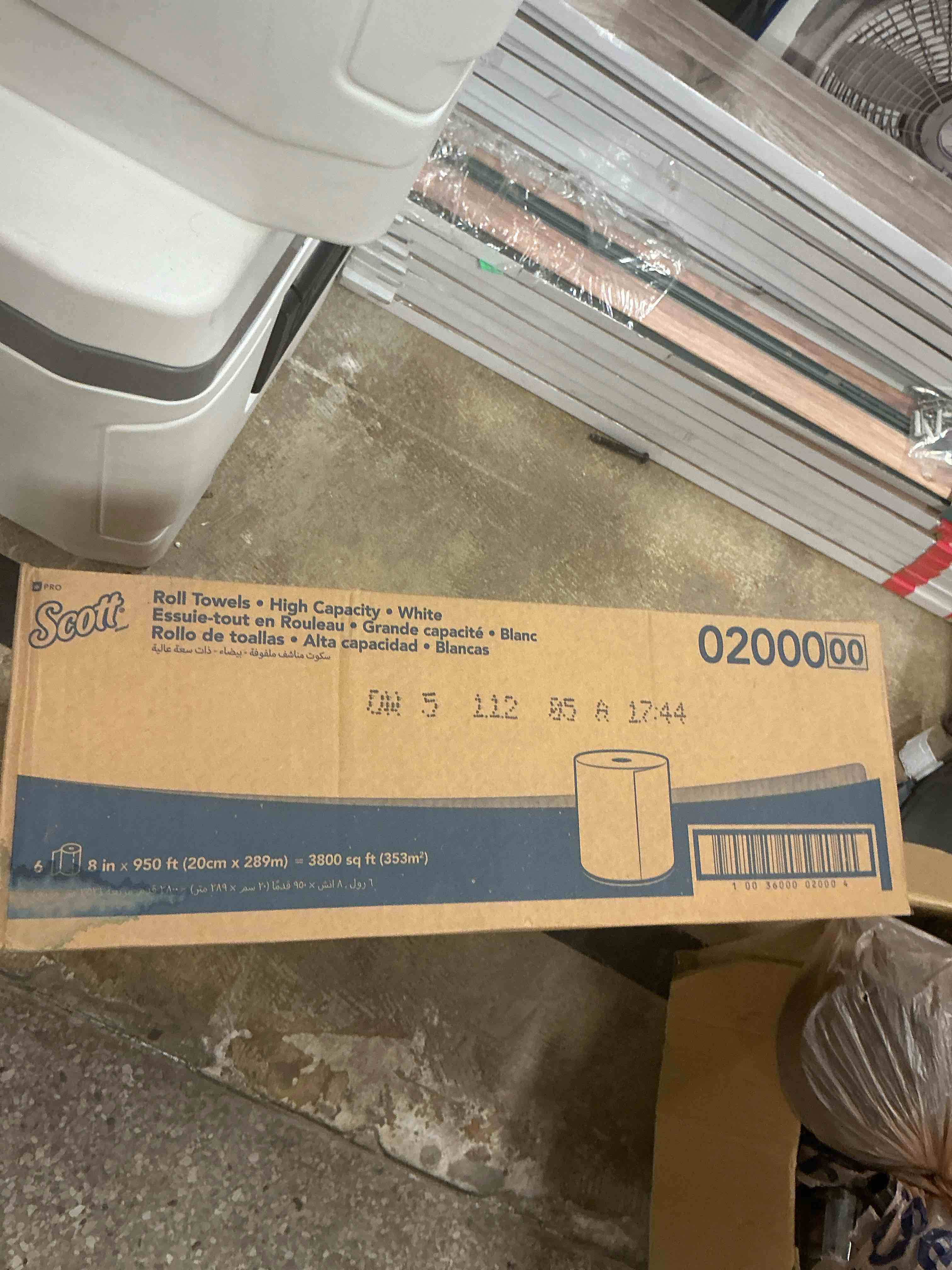 Scott 02000 8 in x 950 Ft (20cm x 289m) = 3800 sq Ft ( 353m)