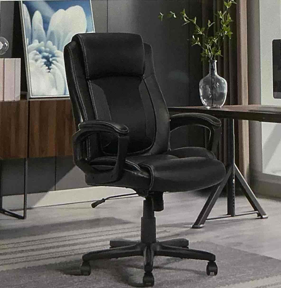 Office chair with medium backrest with mesh details and memory foam, black color, supports up to 275 pounds, ergonomic office chair with individual coils and foam
