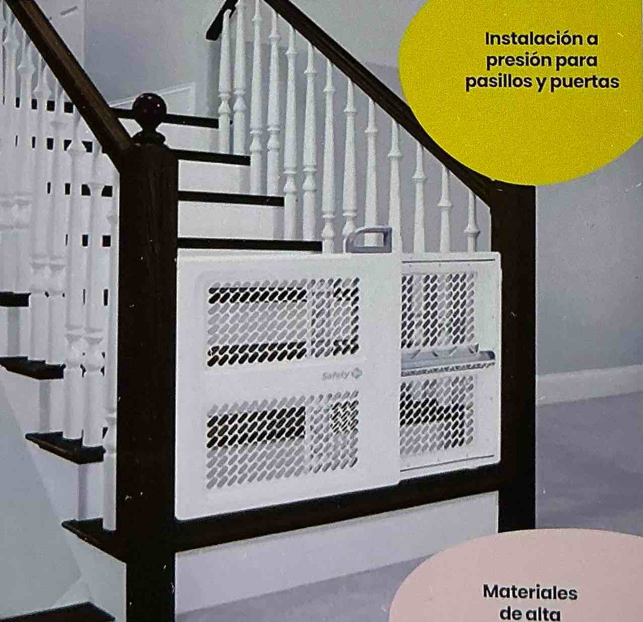 Safety 1st Elevator, lock and swing door