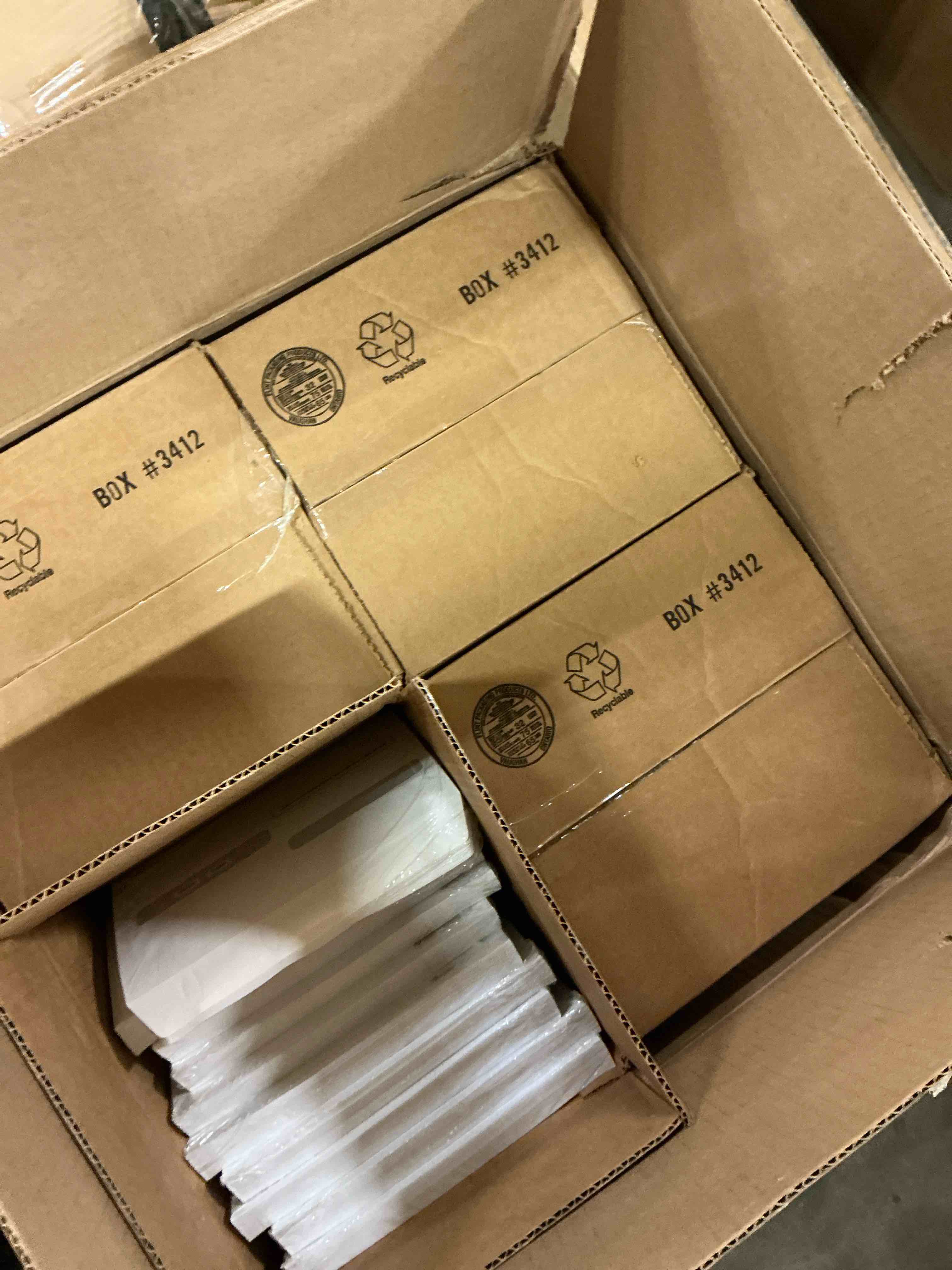 https://s3.amazonaws.com/lotting-images-prod/bidfta/PPE1717893_1743540918436.jpeg