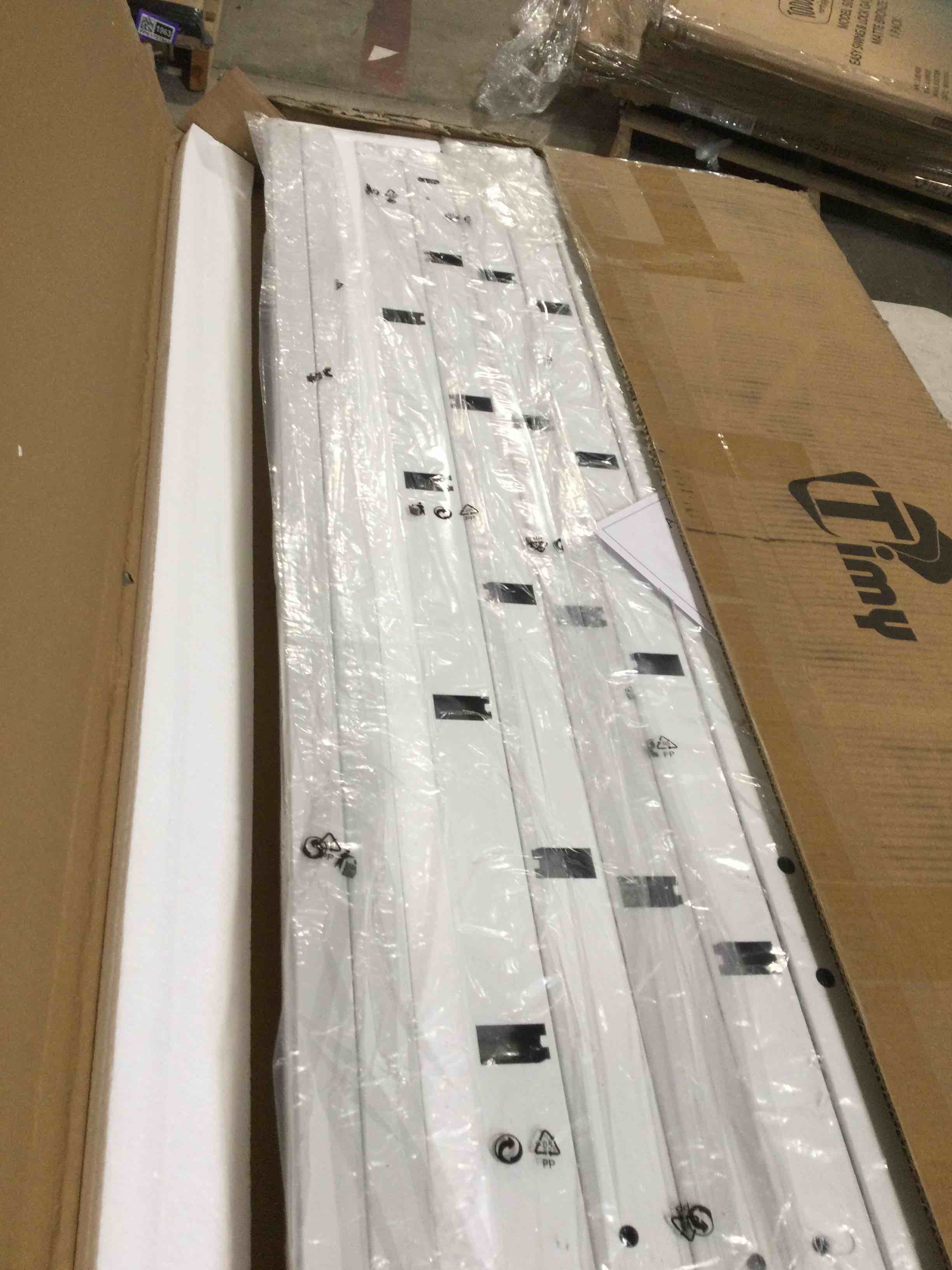 https://s3.amazonaws.com/lotting-images-prod/bidfta/PPE1722210_1744035770092.jpeg