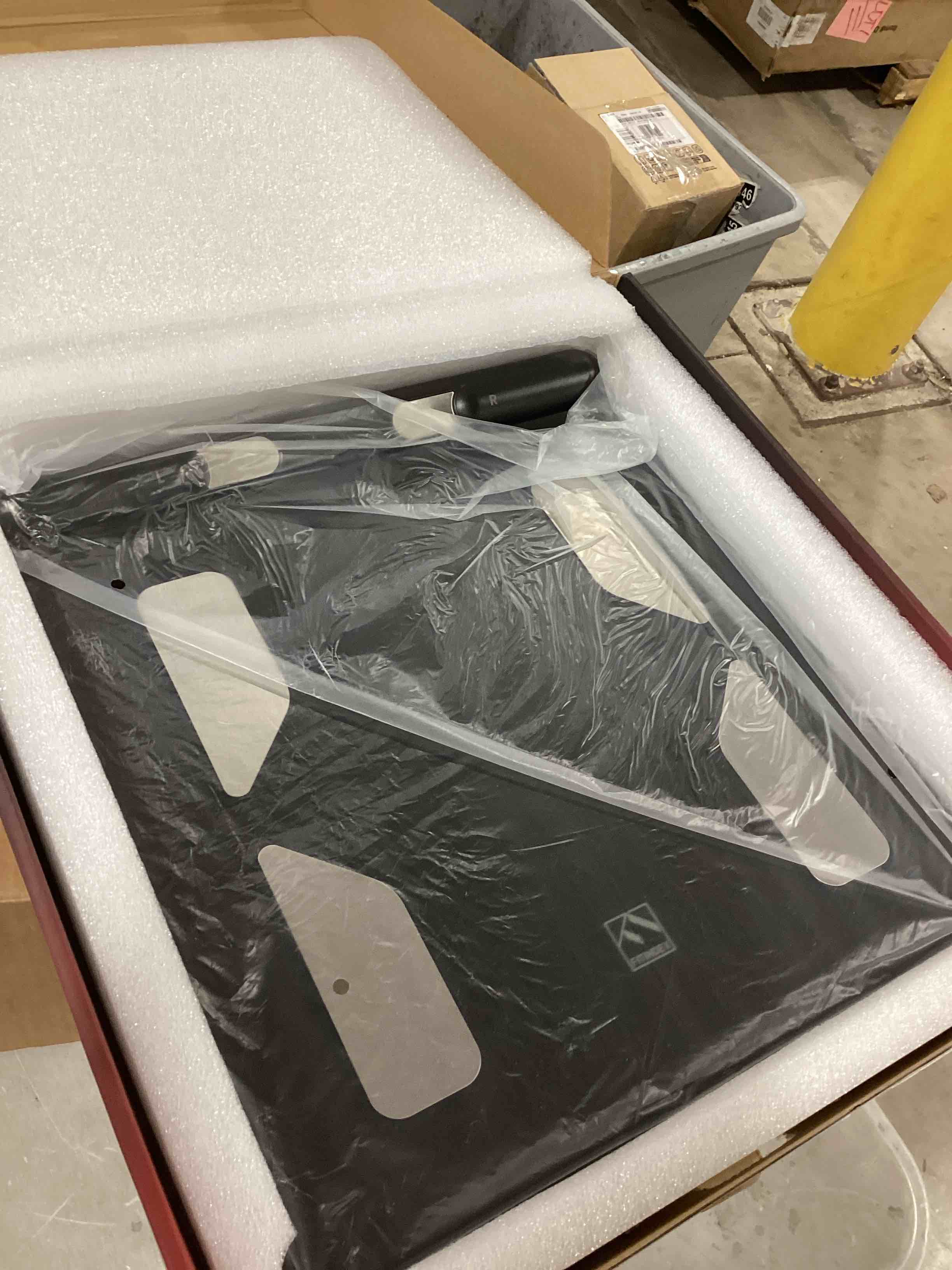 https://s3.amazonaws.com/lotting-images-prod/bidfta/PPE1723382_1746101428868.jpeg