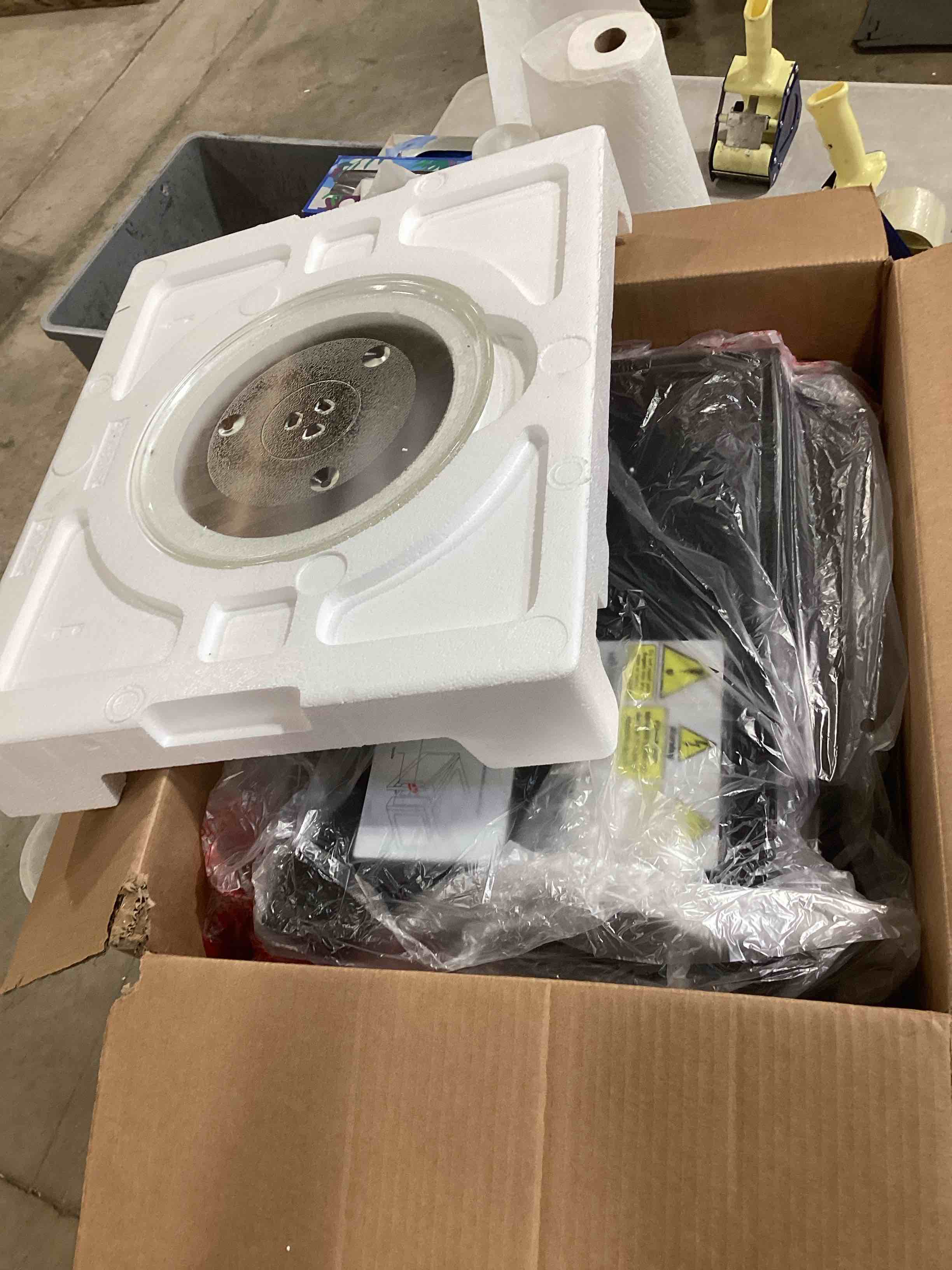 https://s3.amazonaws.com/lotting-images-prod/bidfta/PPE1724223_1747161065293.jpeg