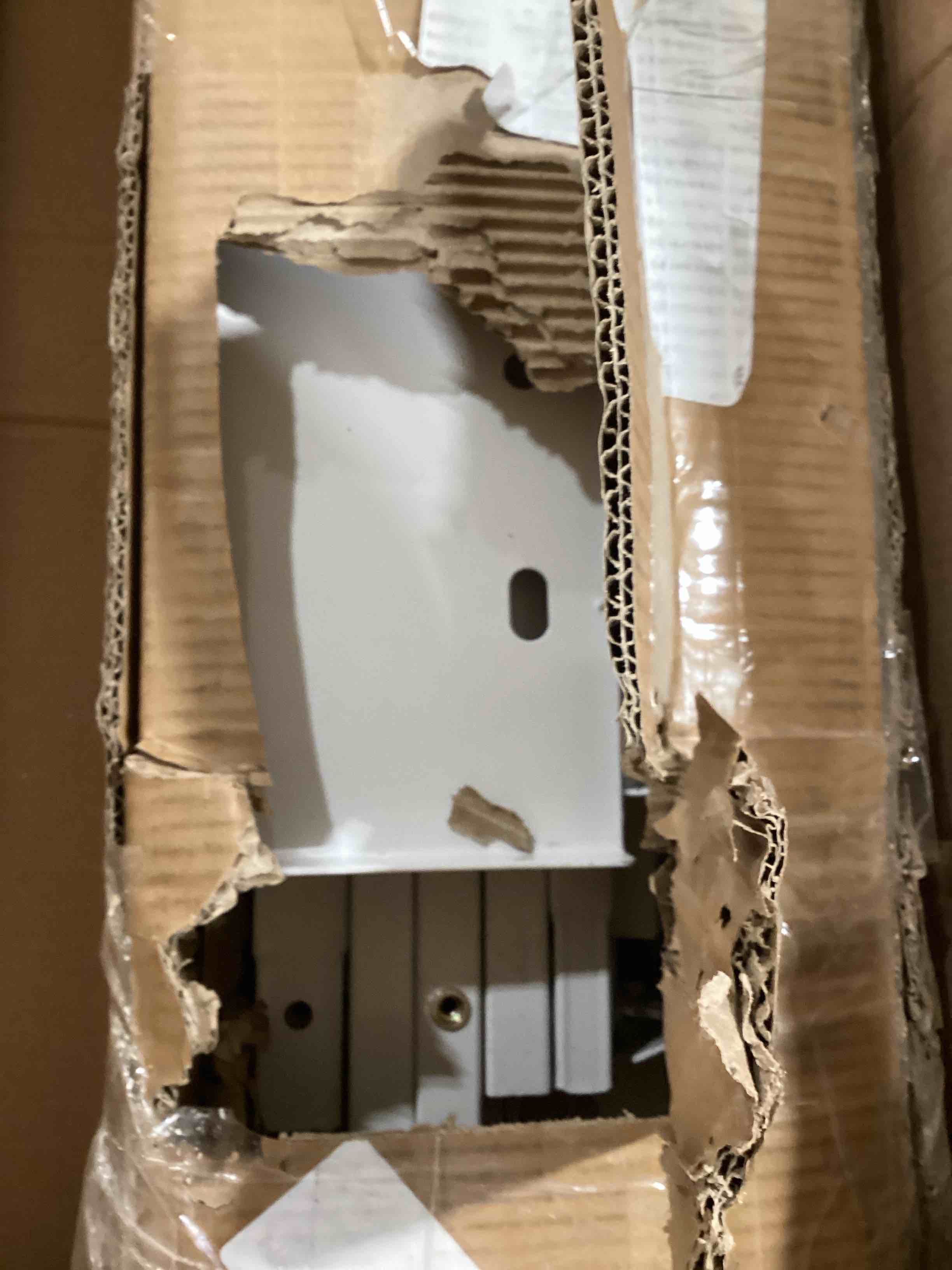 https://s3.amazonaws.com/lotting-images-prod/bidfta/PPE1724807_1747654601918.jpeg