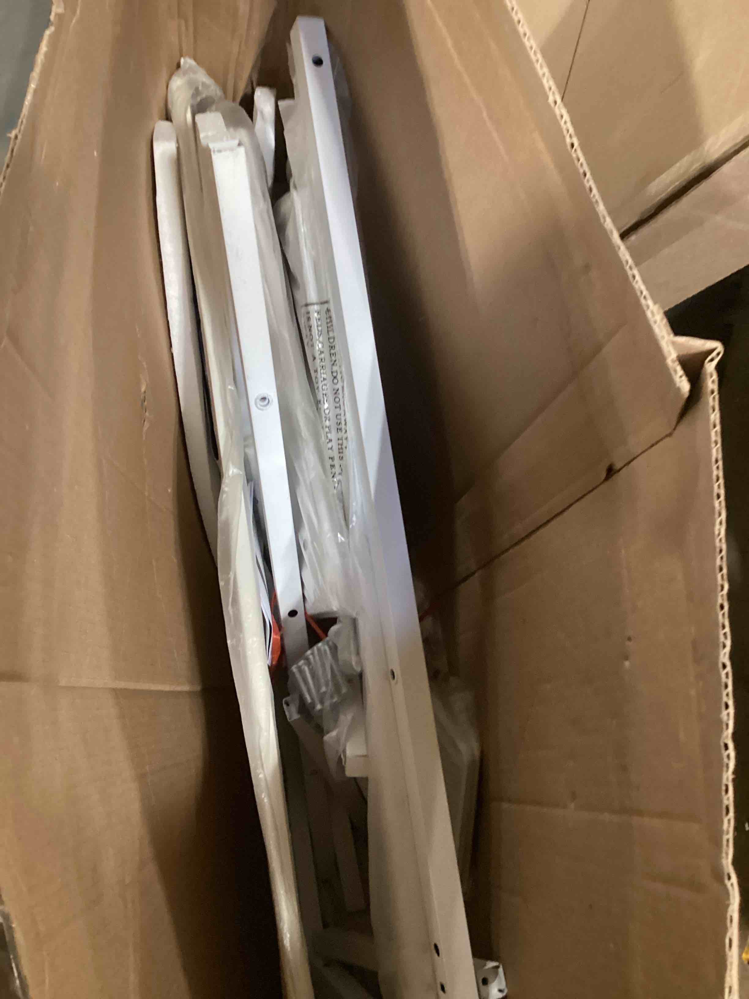 https://s3.amazonaws.com/lotting-images-prod/bidfta/PPE1725515_1747999409907.jpeg