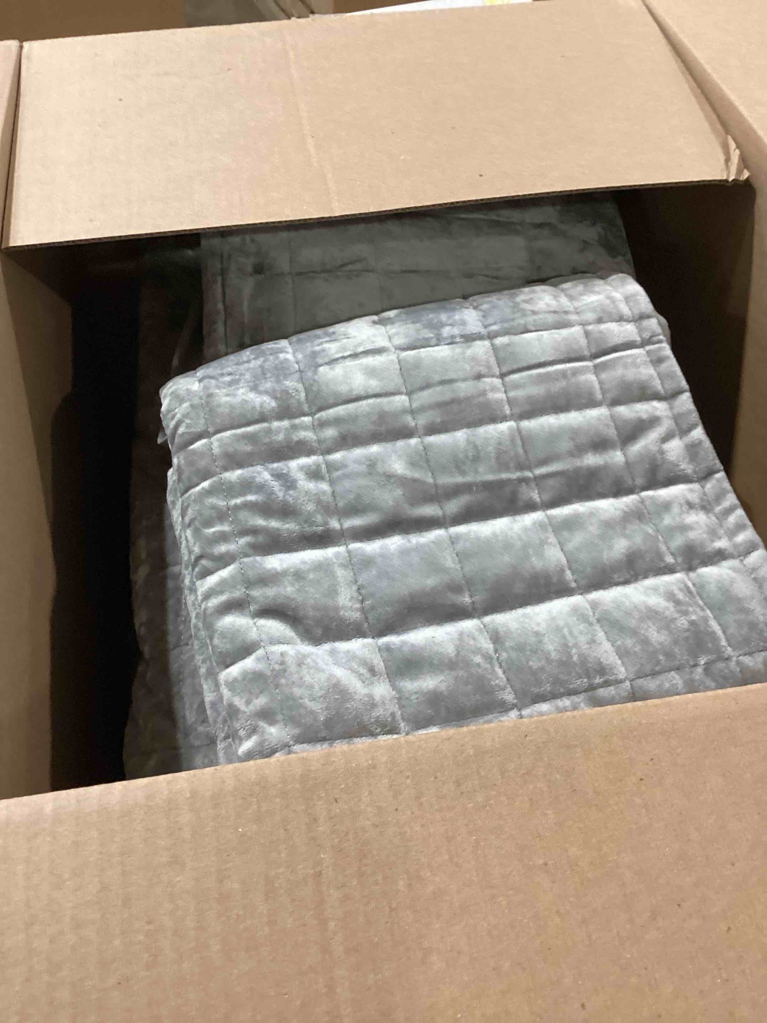 https://s3.amazonaws.com/lotting-images-prod/bidfta/PPE1726944_1747053829921.jpeg
