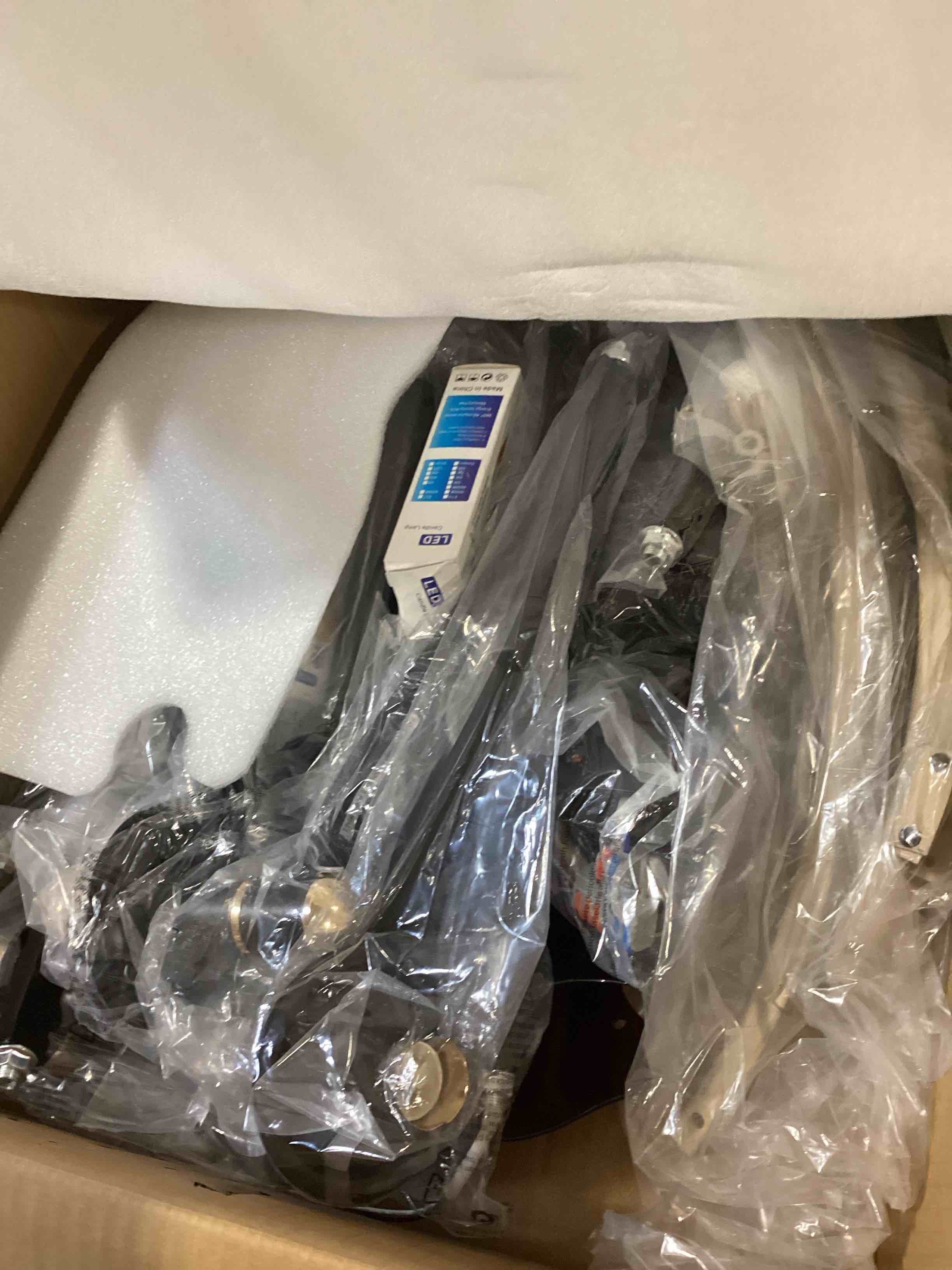 https://s3.amazonaws.com/lotting-images-prod/bidfta/PPE1727066_1747079896331.jpeg