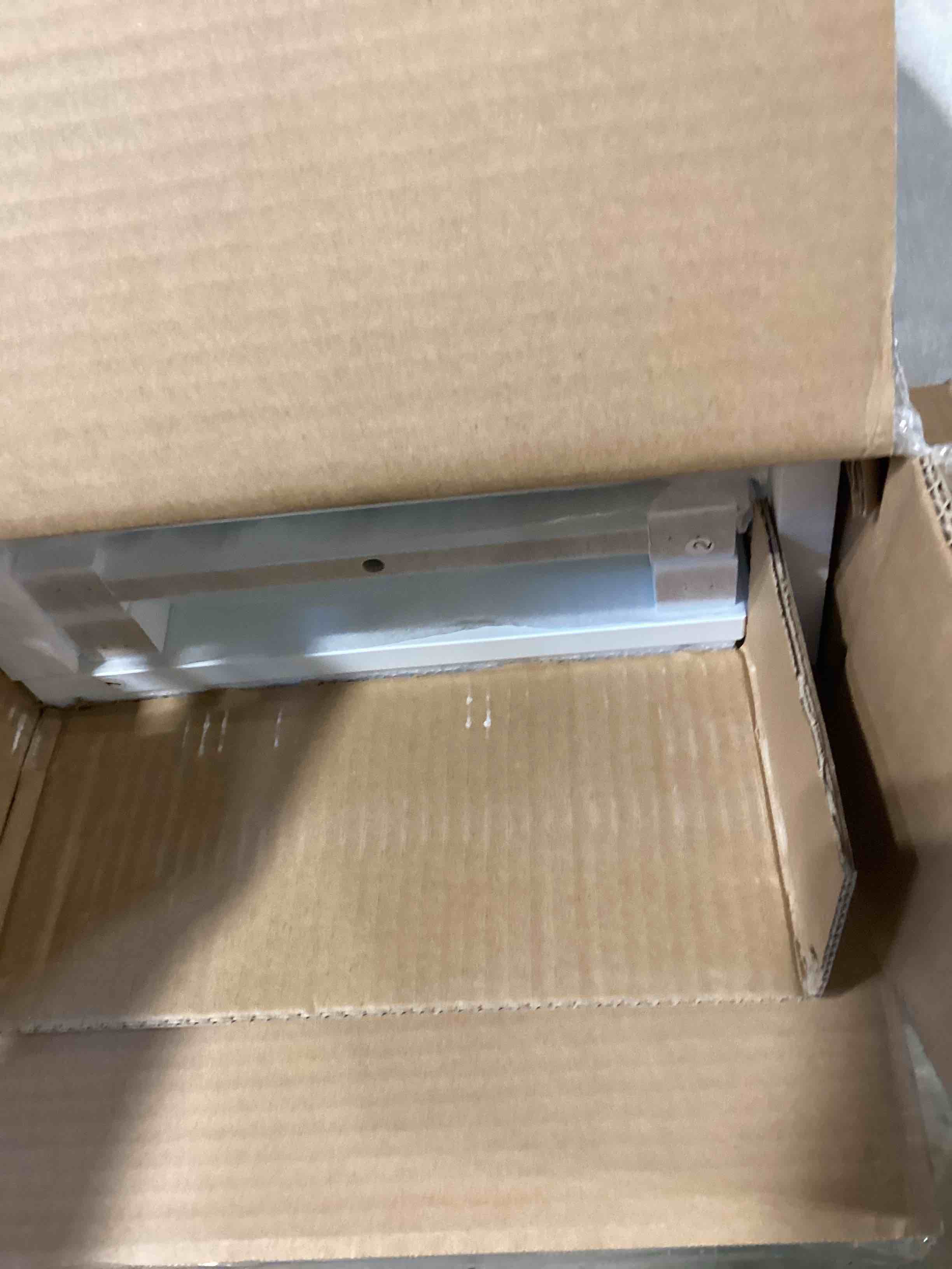 https://s3.amazonaws.com/lotting-images-prod/bidfta/PPE1727117_1747149450475.jpeg
