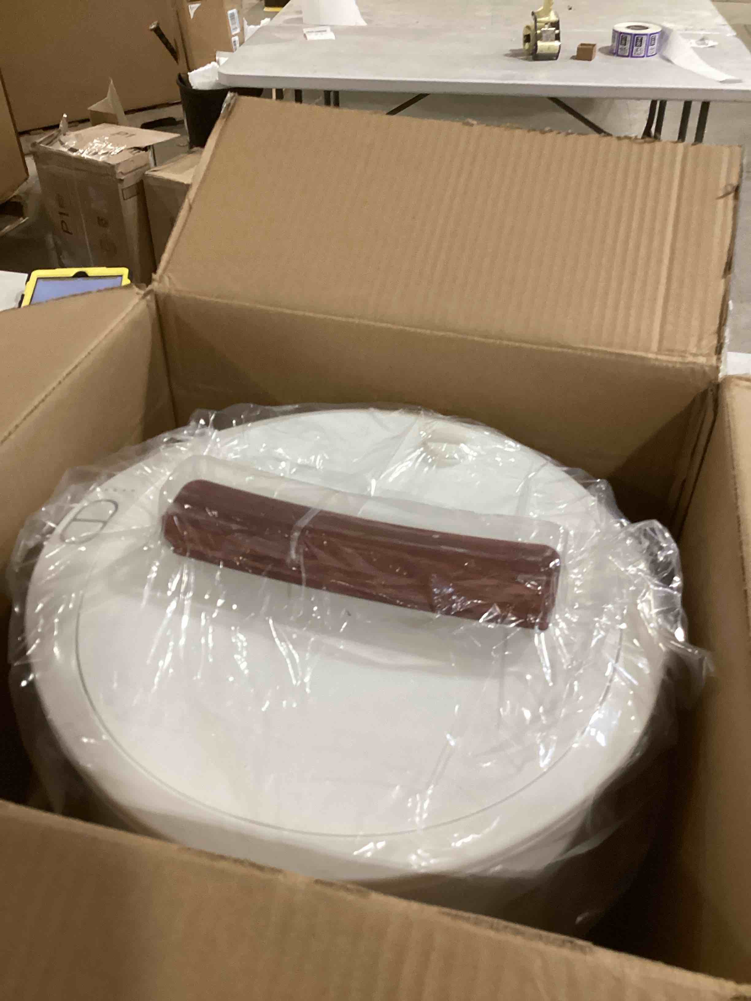 https://s3.amazonaws.com/lotting-images-prod/bidfta/PPE1729421_1747079074033.jpeg