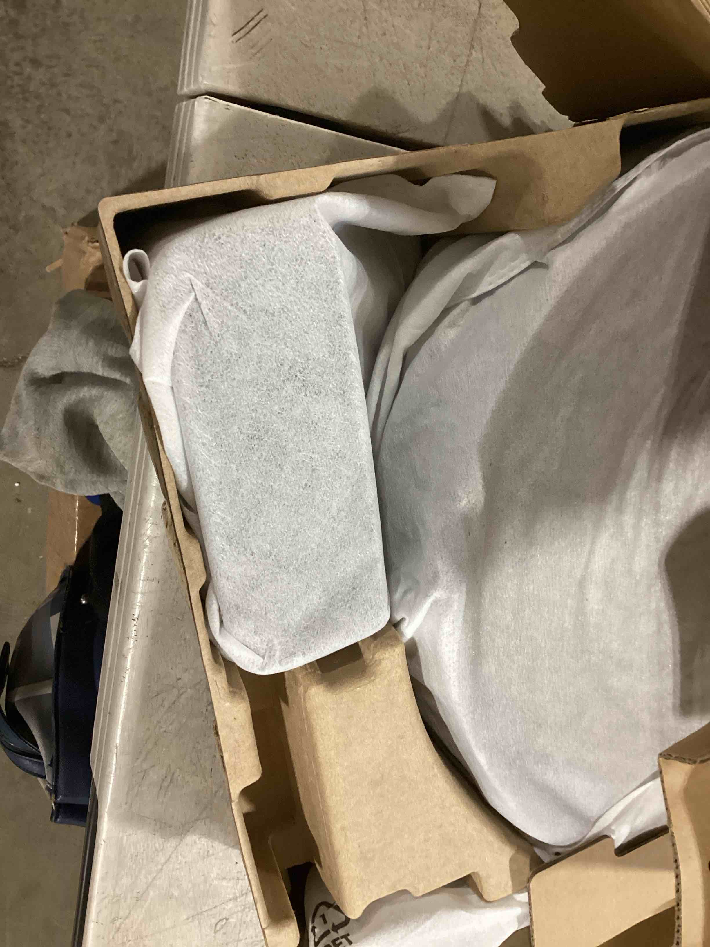https://s3.amazonaws.com/lotting-images-prod/bidfta/PPE1729445_1747139215056.jpeg