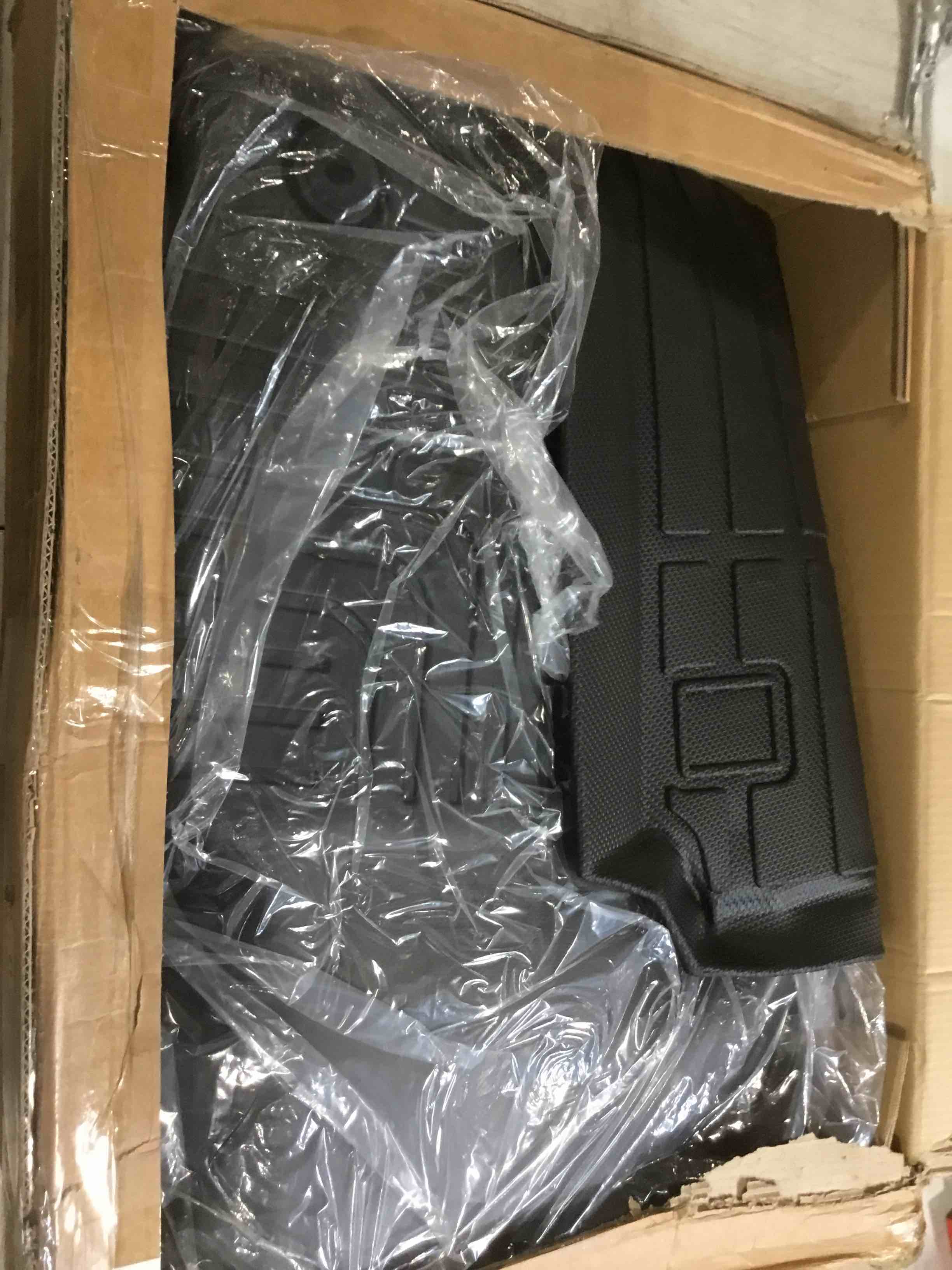 https://s3.amazonaws.com/lotting-images-prod/bidfta/PPE1731385_1749662255916.jpeg