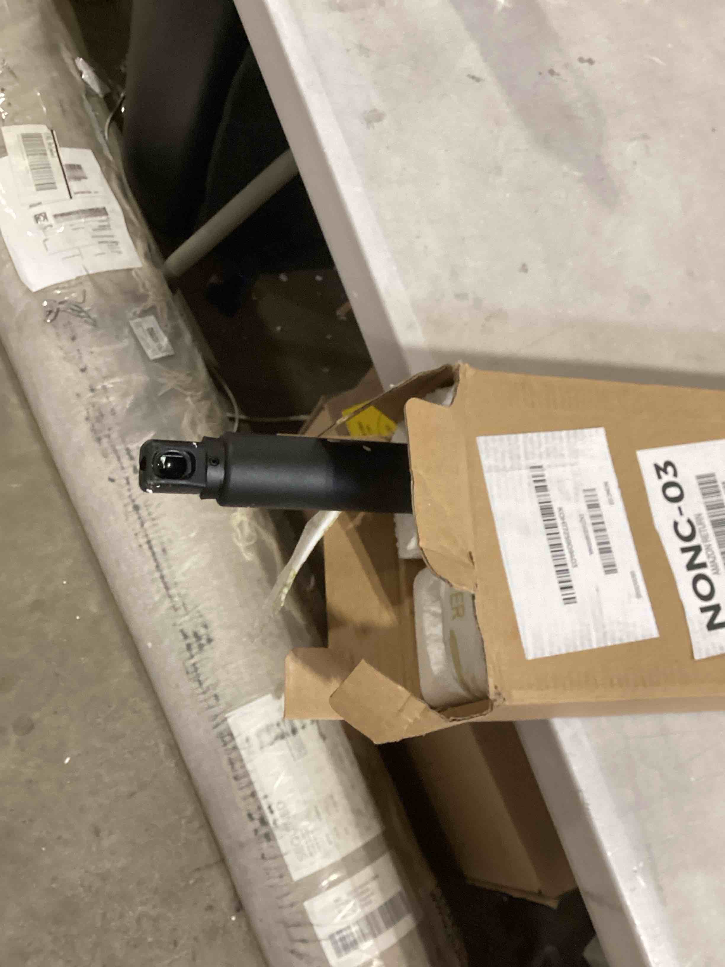 https://s3.amazonaws.com/lotting-images-prod/bidfta/PPE1734287_1750444238396.jpeg