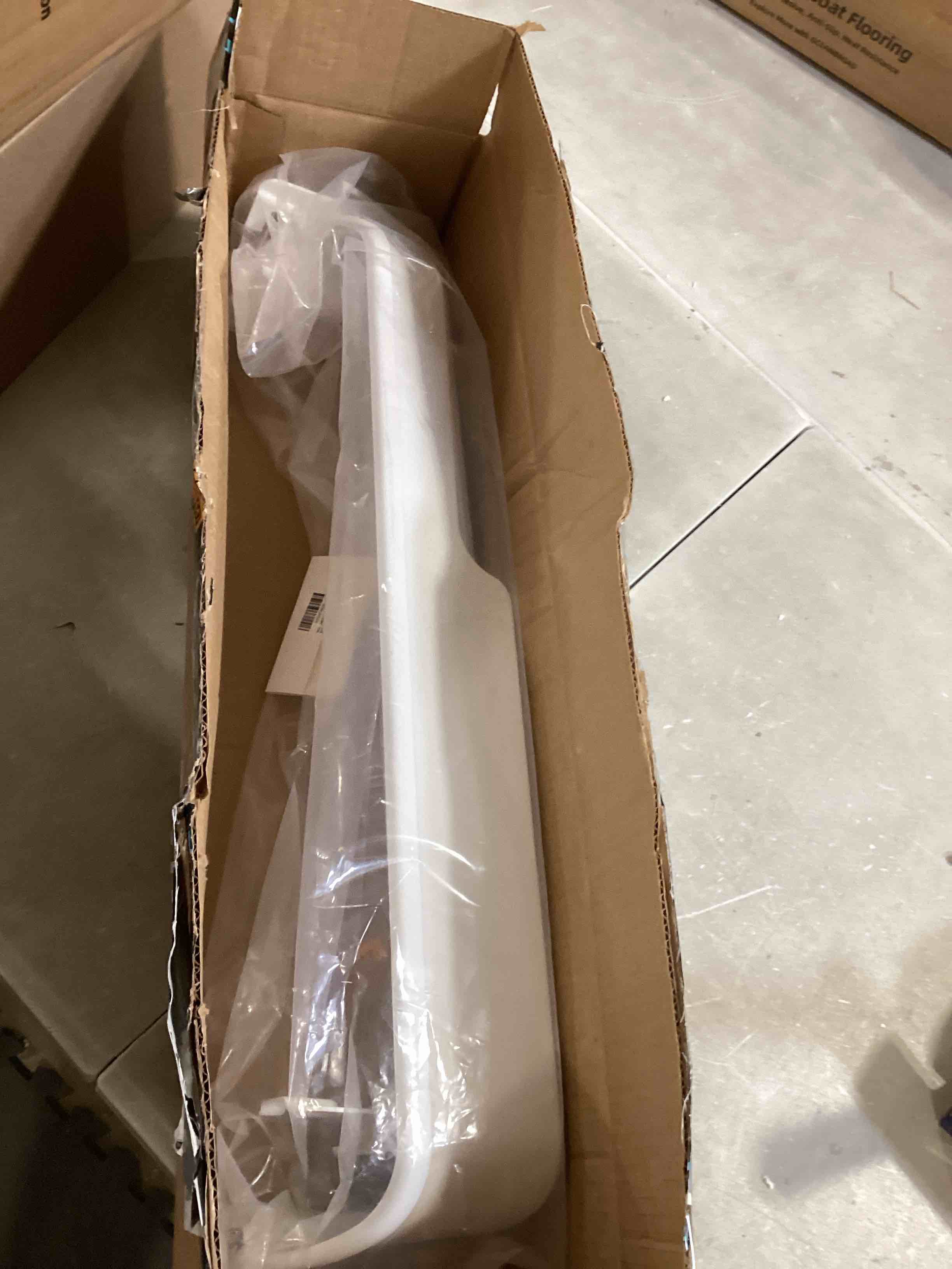 https://s3.amazonaws.com/lotting-images-prod/bidfta/PPE1736771_1745848664558.jpeg