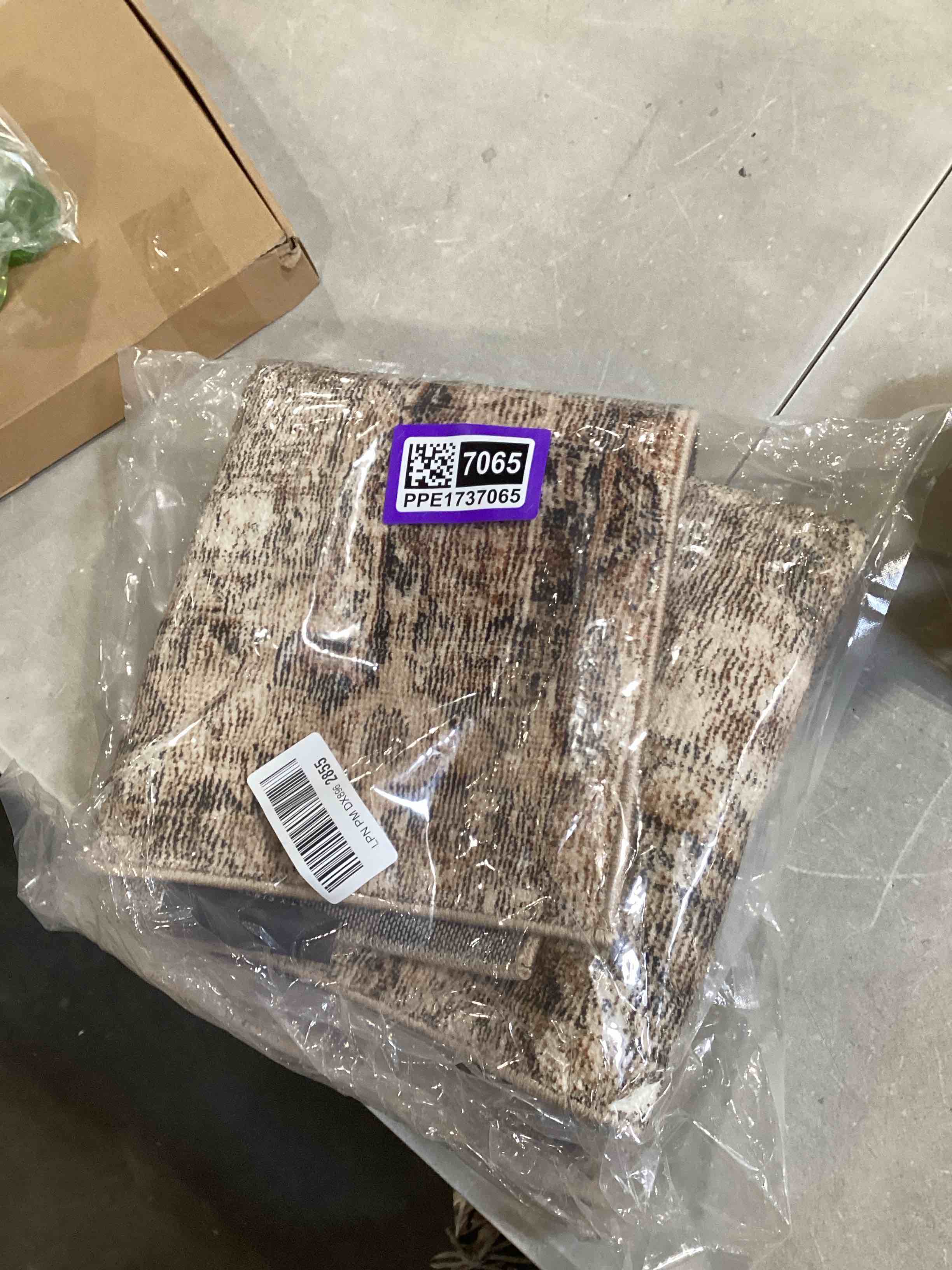 https://s3.amazonaws.com/lotting-images-prod/bidfta/PPE1737065_1746040084203.jpeg