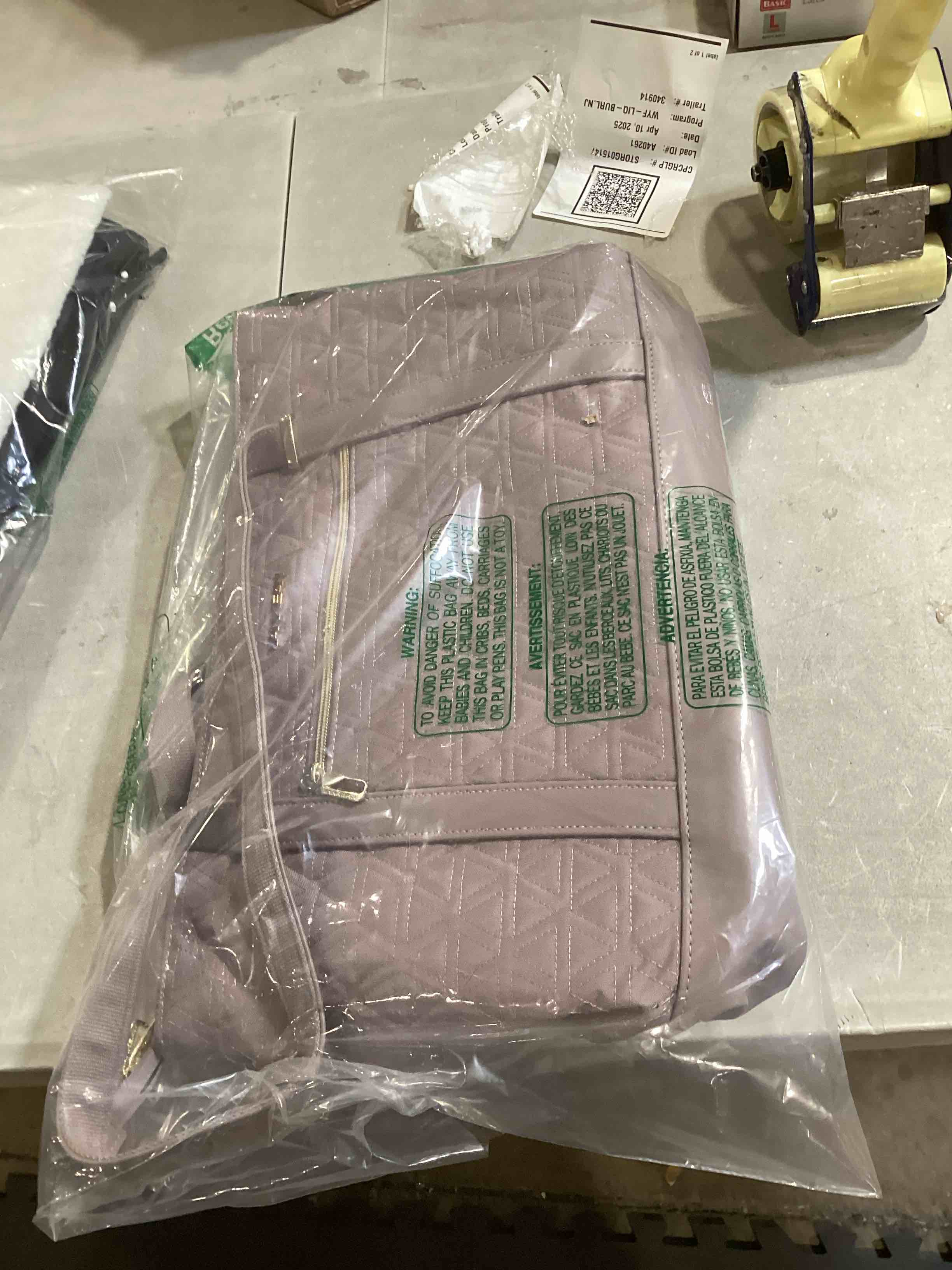 https://s3.amazonaws.com/lotting-images-prod/bidfta/PPE1737072_1746040640343.jpeg