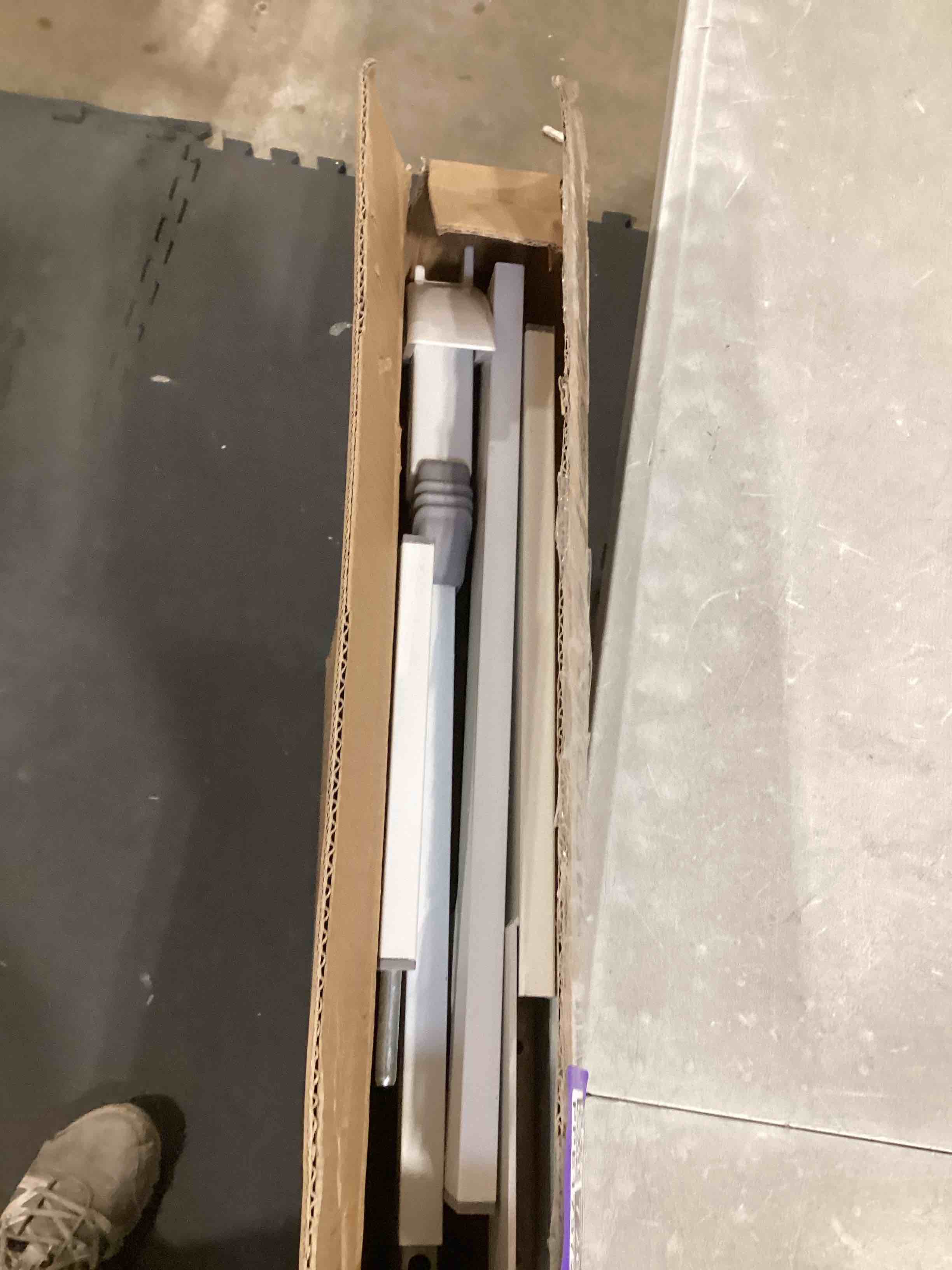 https://s3.amazonaws.com/lotting-images-prod/bidfta/PPE1737262_1746127336033.jpeg