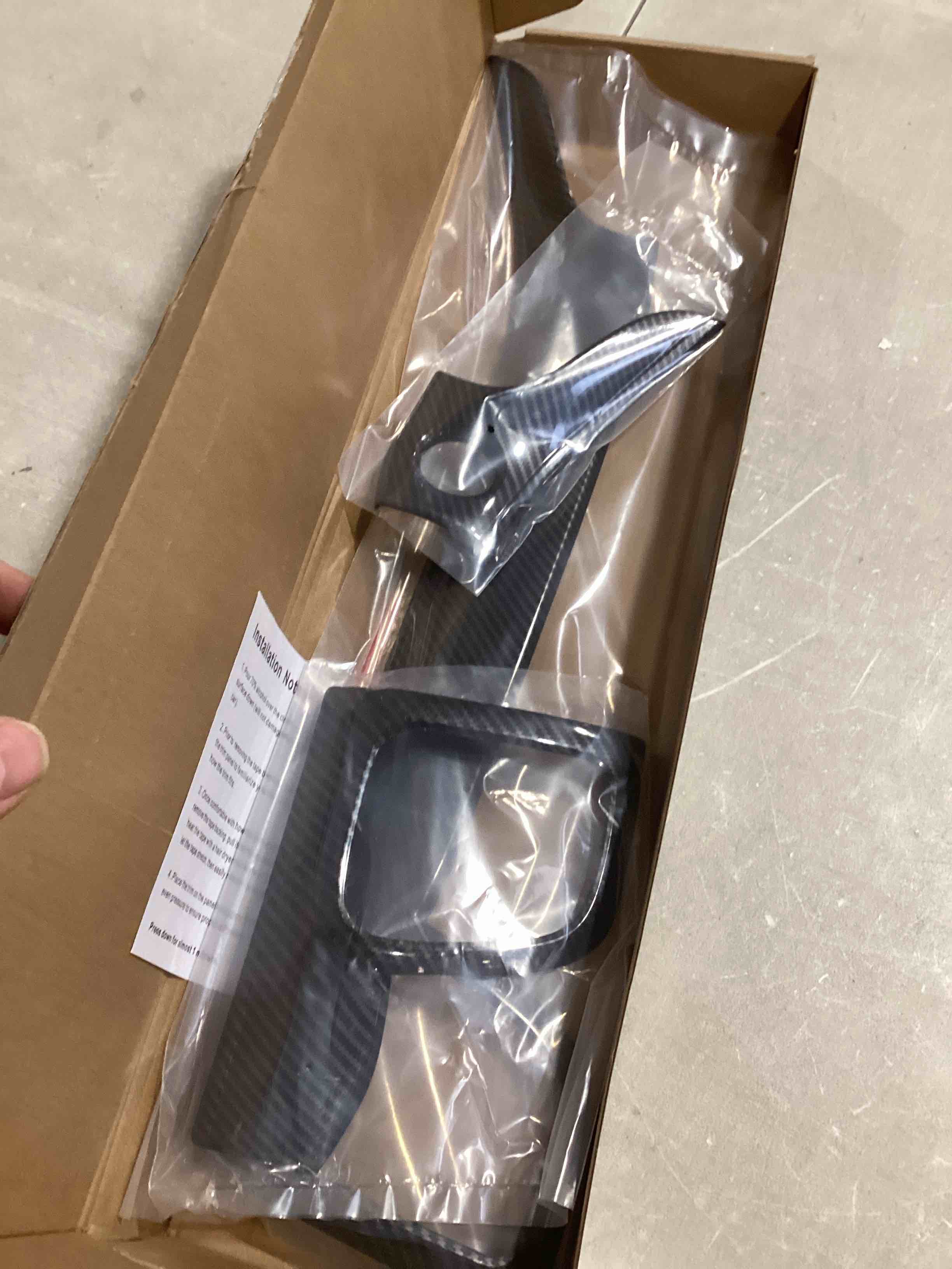 https://s3.amazonaws.com/lotting-images-prod/bidfta/PPE1737647_1746703869538.jpeg
