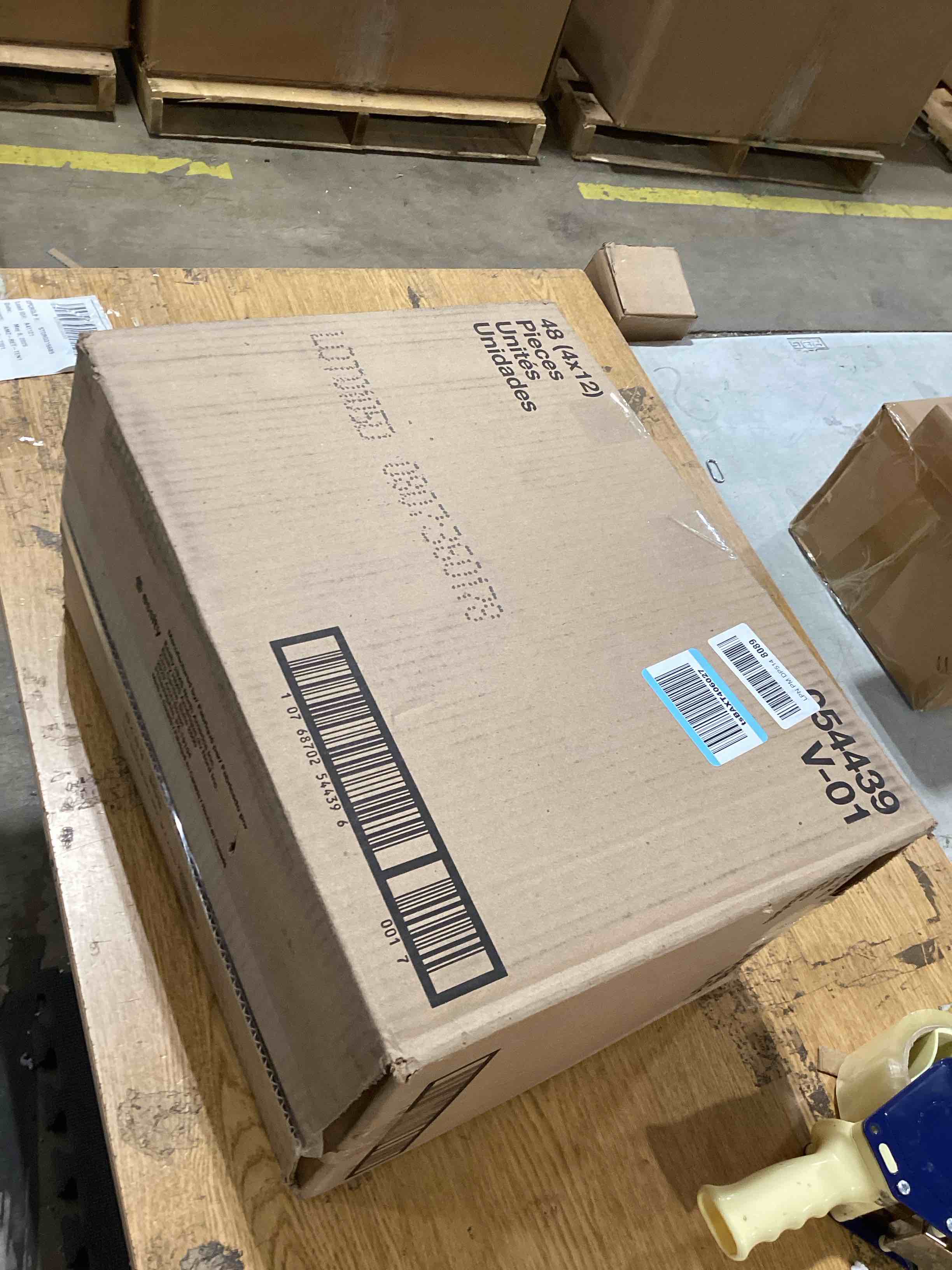 https://s3.amazonaws.com/lotting-images-prod/bidfta/PPE1738570_1747140236380.jpeg