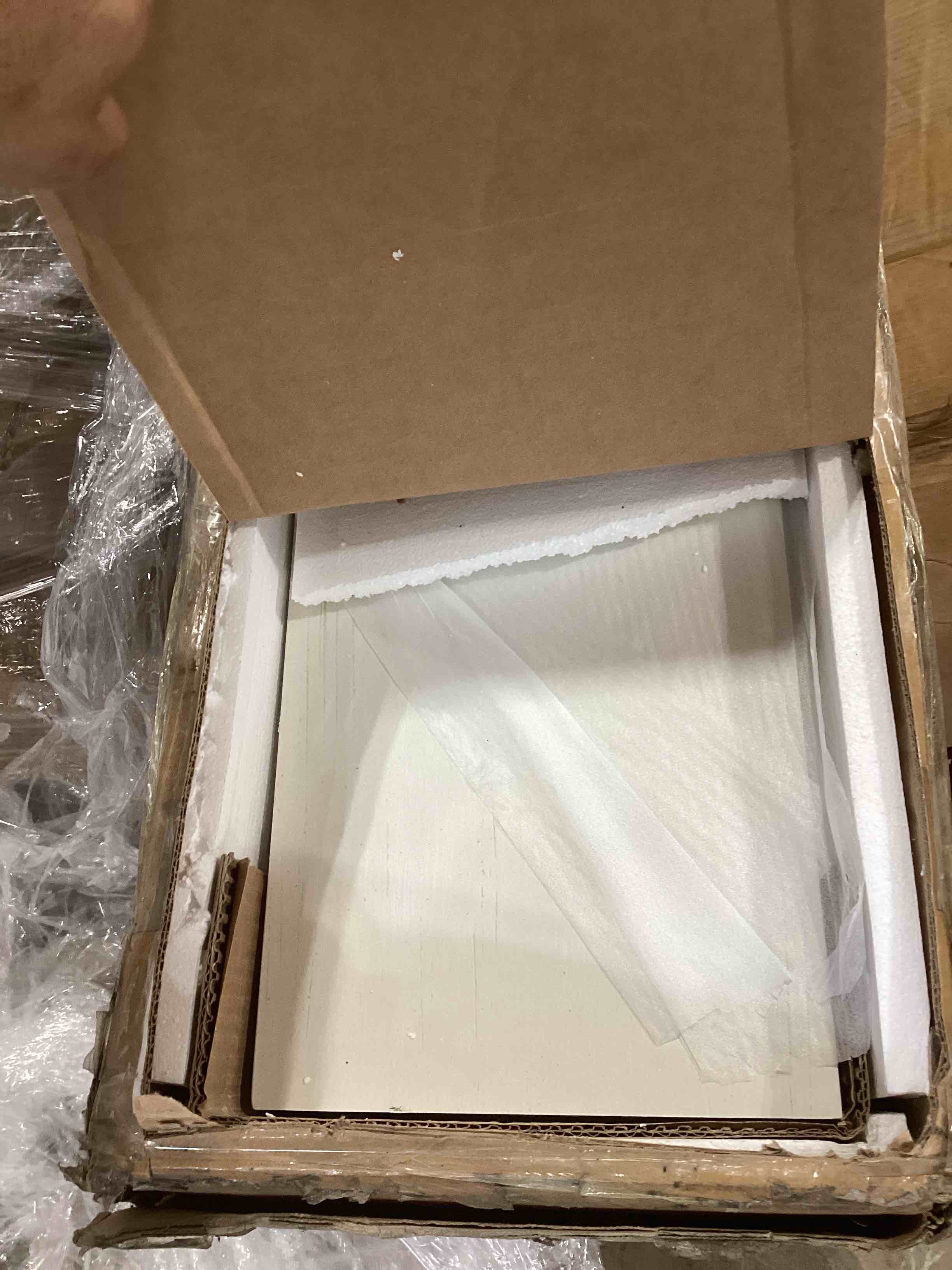 https://s3.amazonaws.com/lotting-images-prod/bidfta/PPE1740869_1752175623572.jpeg