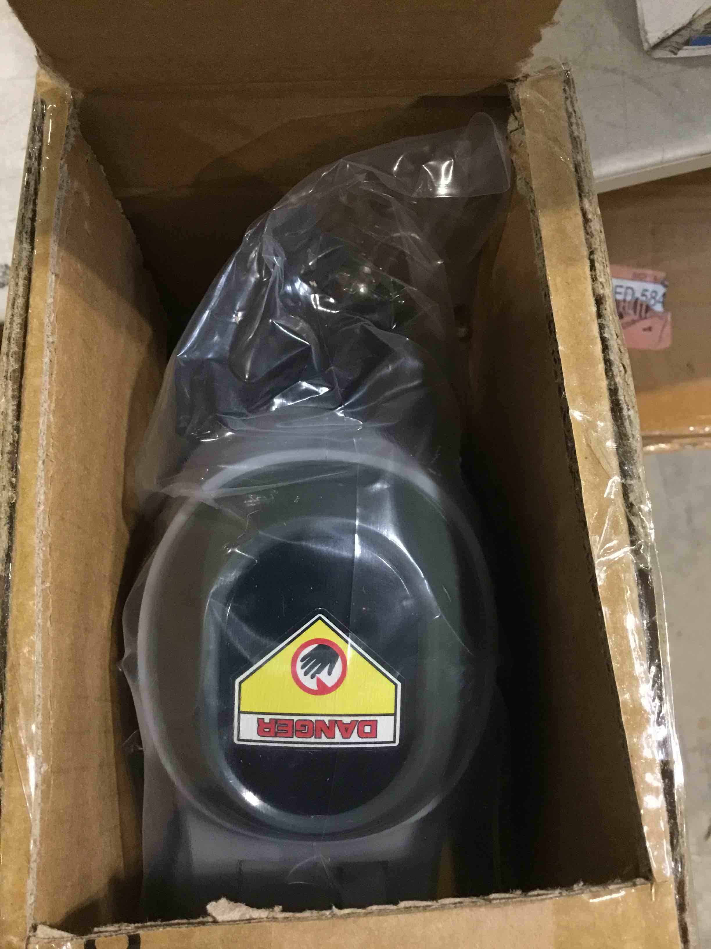 https://s3.amazonaws.com/lotting-images-prod/bidfta/PPE1743270_1746730191821.jpeg
