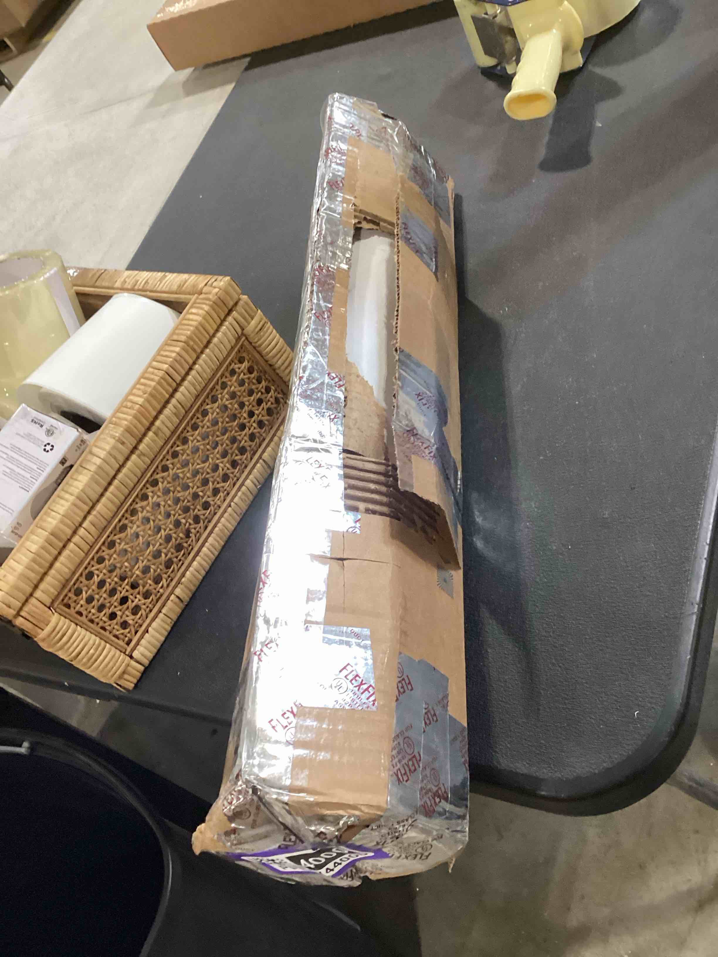 https://s3.amazonaws.com/lotting-images-prod/bidfta/PPE1744000_1747676619997.jpeg