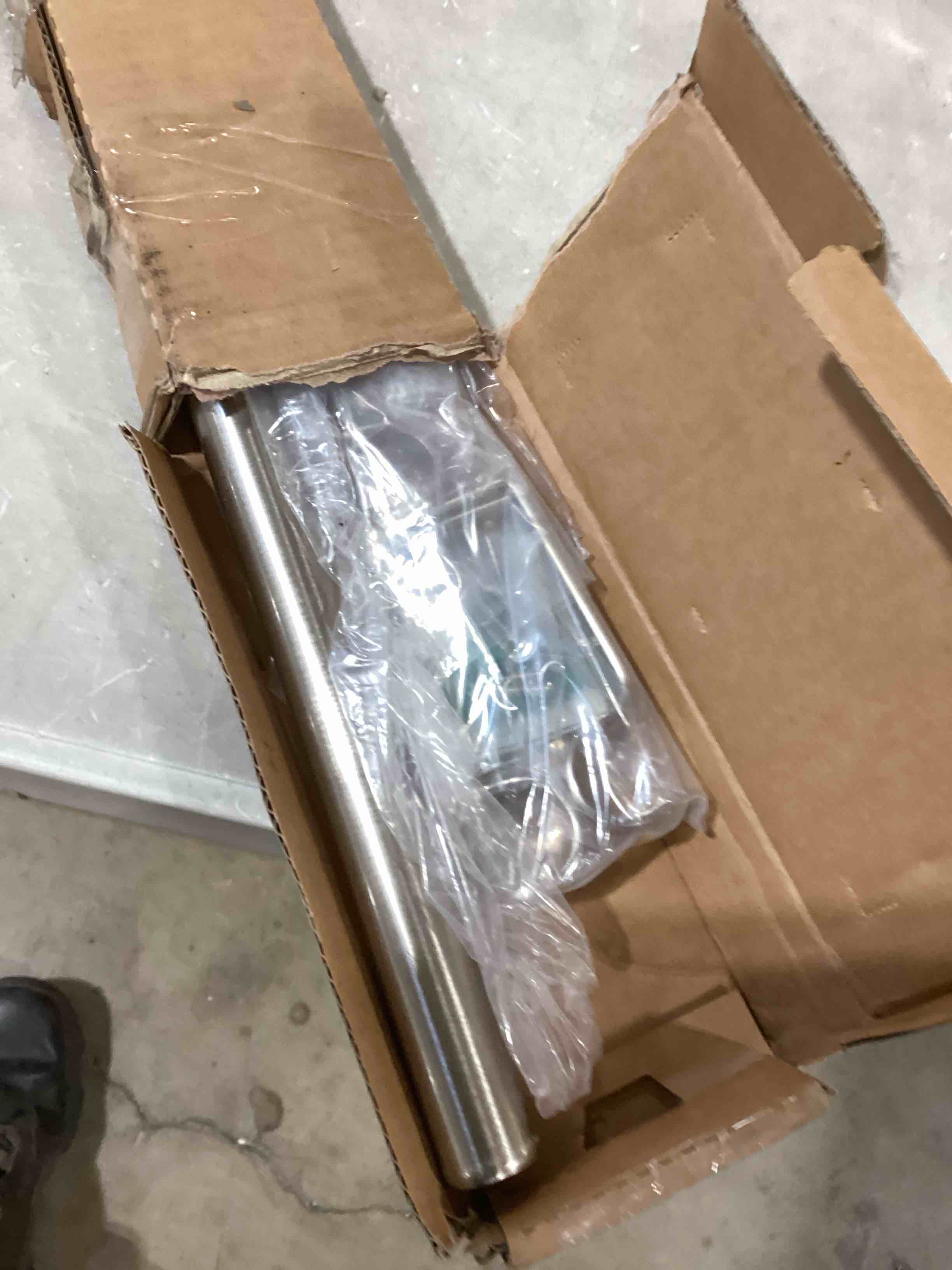 https://s3.amazonaws.com/lotting-images-prod/bidfta/PPE1769694_1744727940577.jpeg