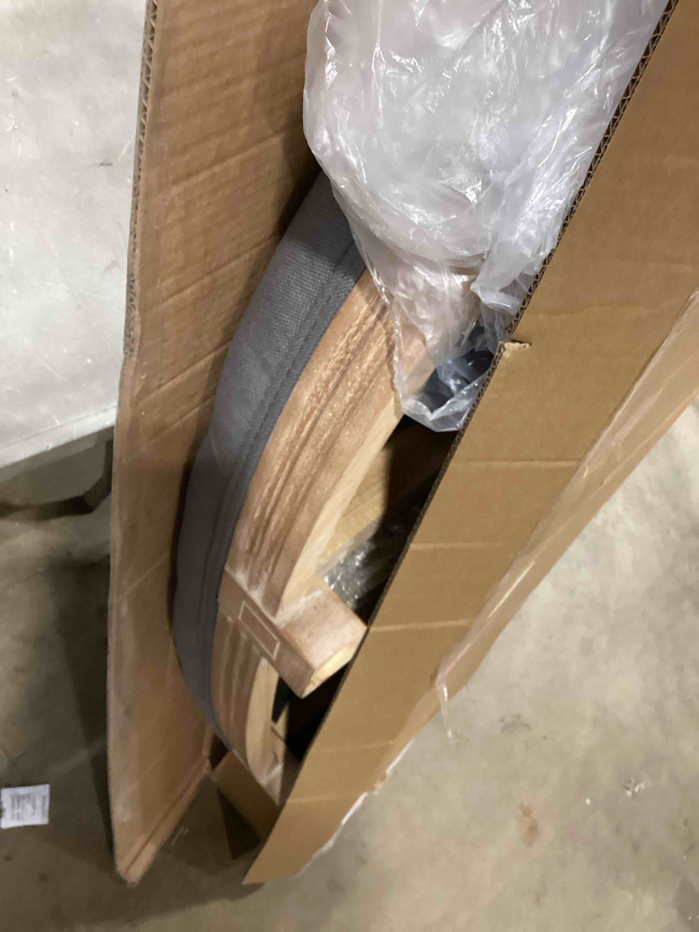 https://s3.amazonaws.com/lotting-images-prod/bidfta/PPE1770350_1745323405428.jpeg