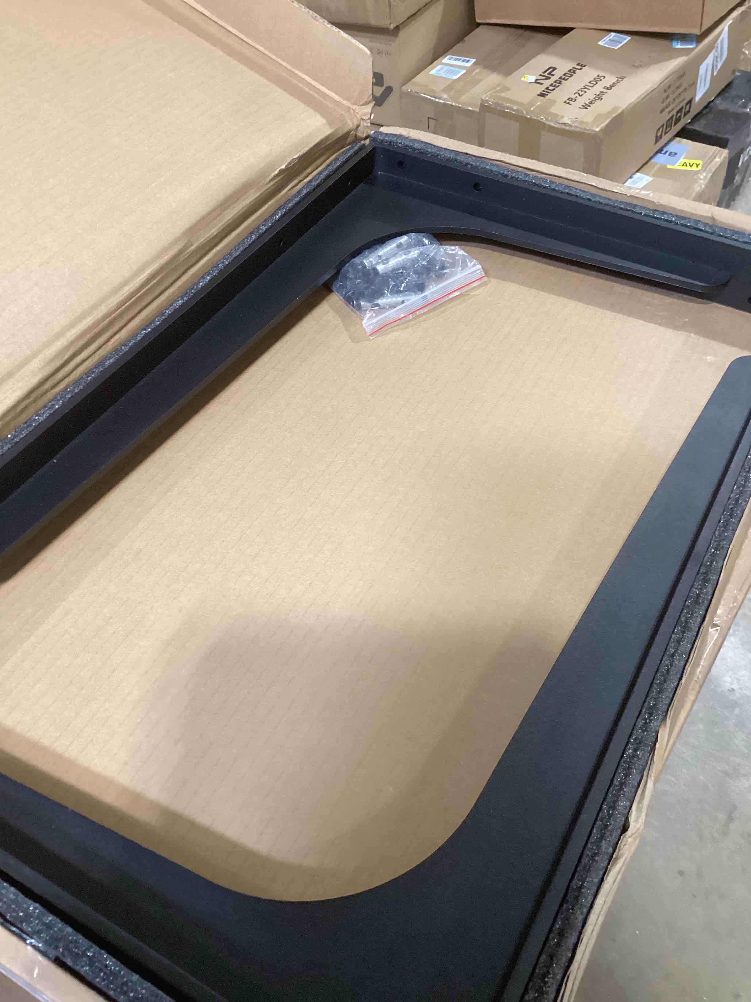https://s3.amazonaws.com/lotting-images-prod/bidfta/PPE1770464_1745341006141.jpeg
