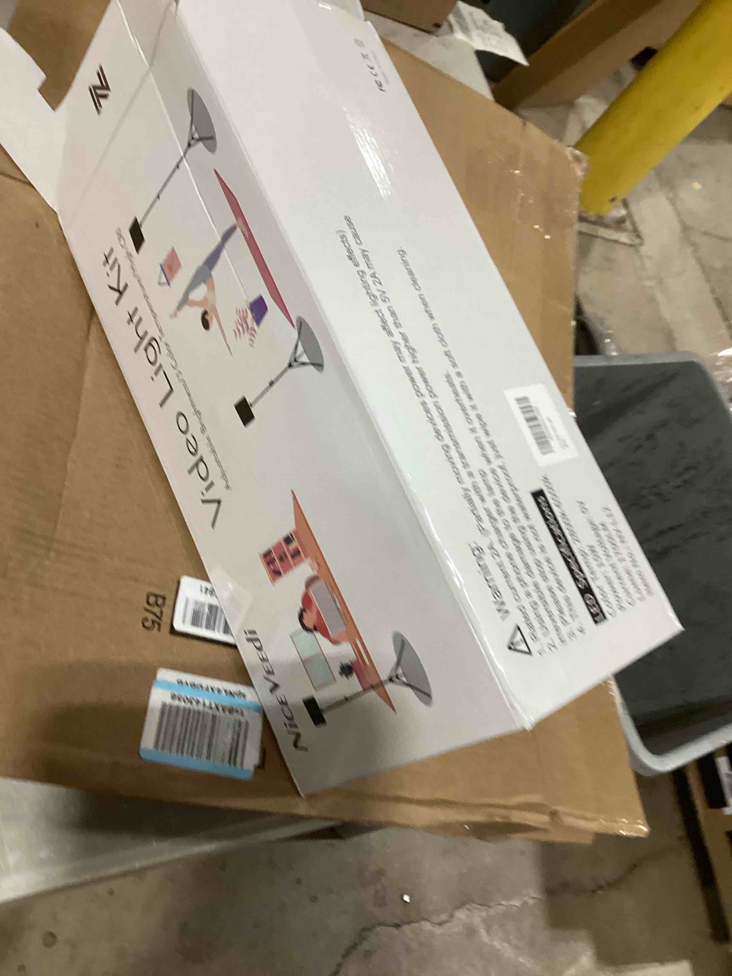 https://s3.amazonaws.com/lotting-images-prod/bidfta/PPE1770776_1745580789560.jpeg