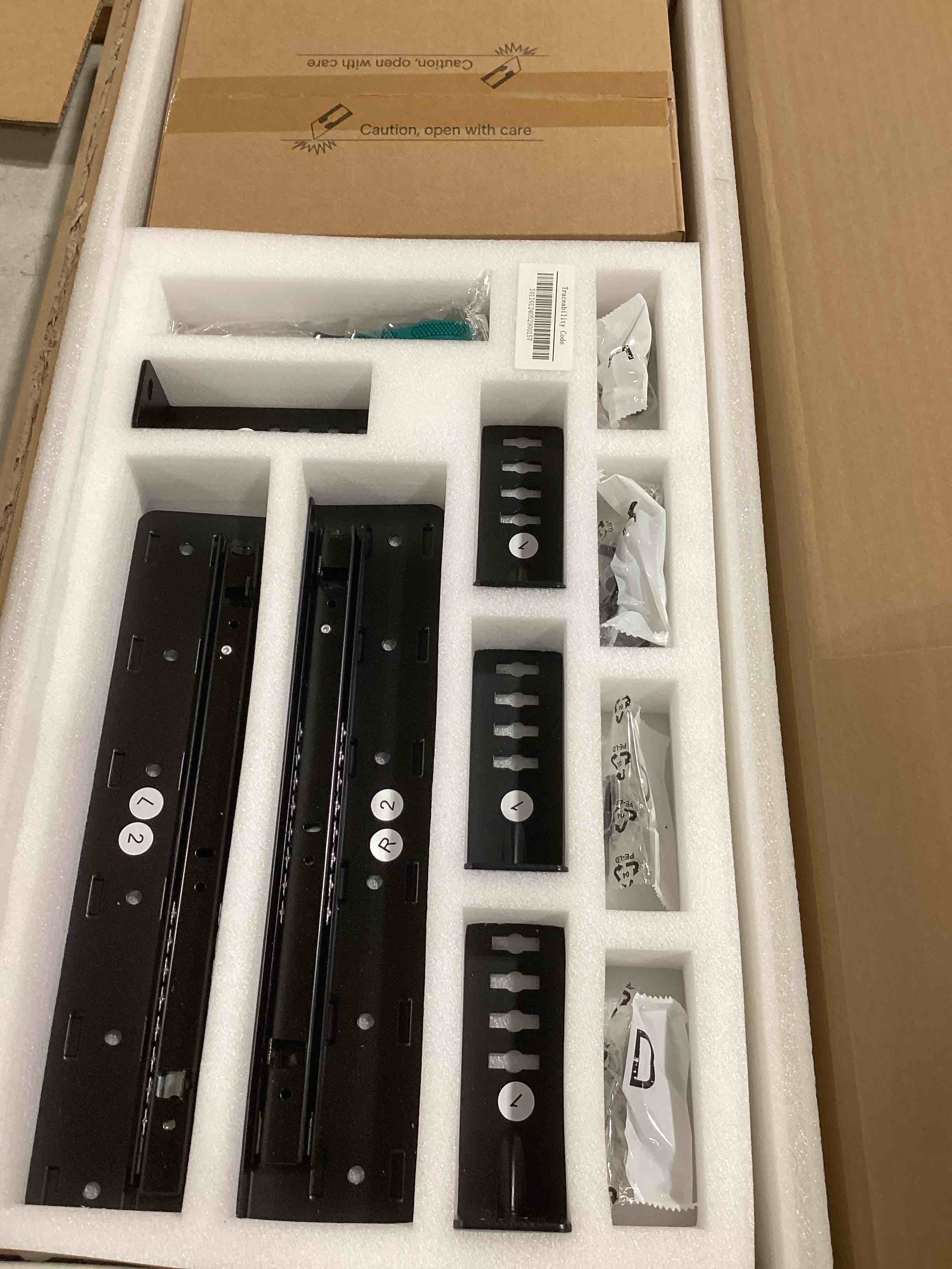 https://s3.amazonaws.com/lotting-images-prod/bidfta/PPE1772984_1741180242248.jpeg