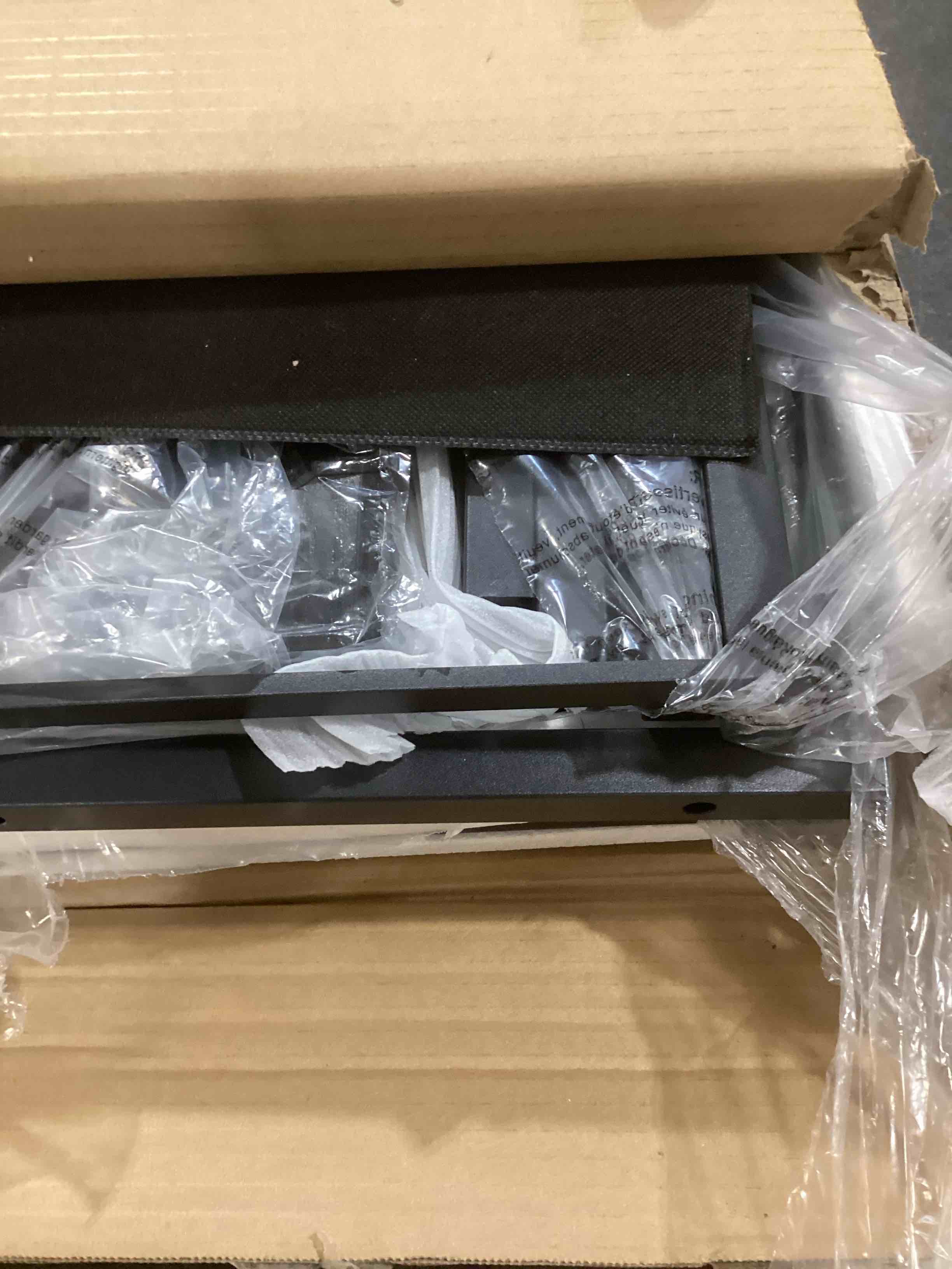 https://s3.amazonaws.com/lotting-images-prod/bidfta/PPE1777455_1741279772376.jpeg