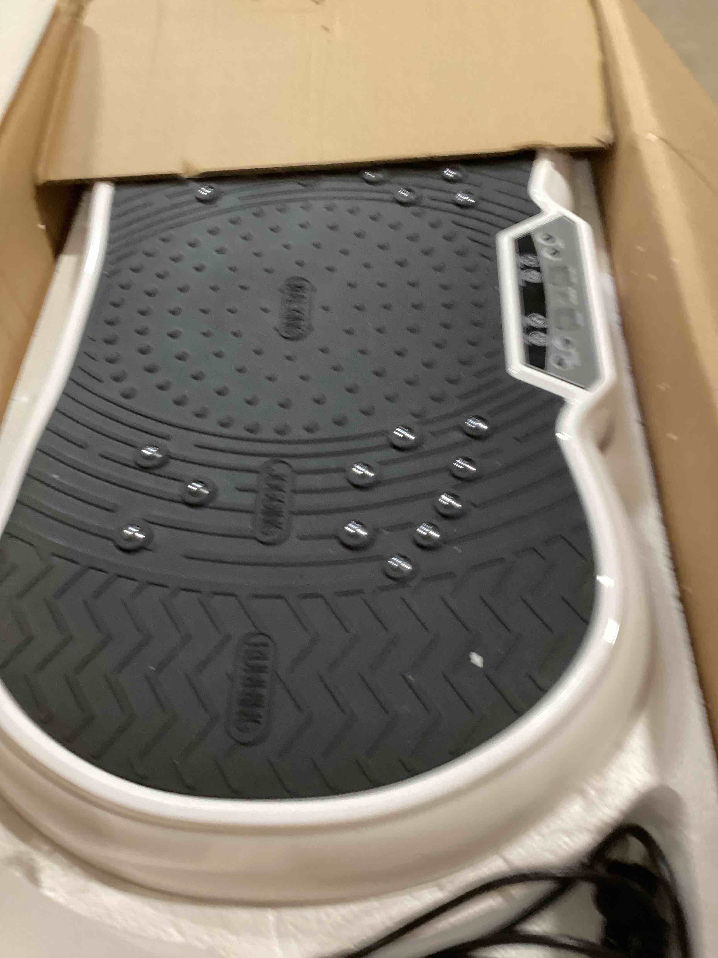 https://s3.amazonaws.com/lotting-images-prod/bidfta/PPE1777534_1741354701032.jpeg