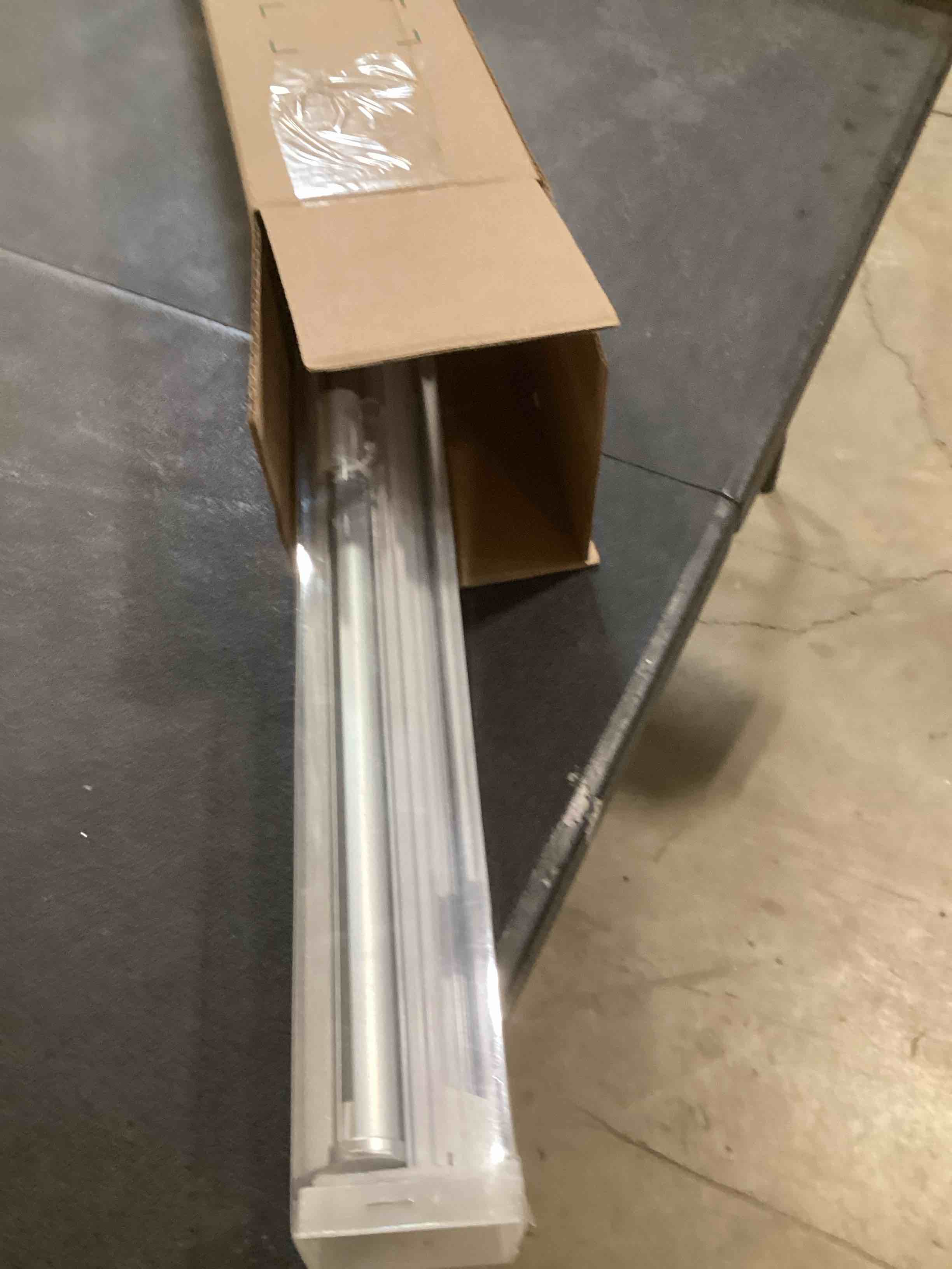 https://s3.amazonaws.com/lotting-images-prod/bidfta/PPE1778165_1741976394205.jpeg