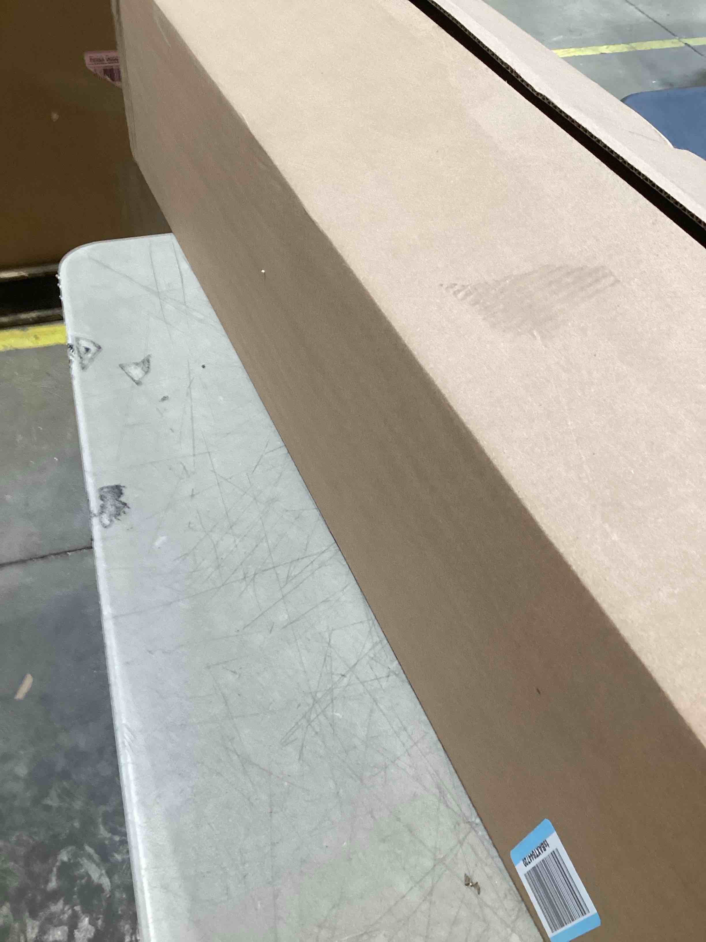 https://s3.amazonaws.com/lotting-images-prod/bidfta/PPE1779706_1743785103978.jpeg