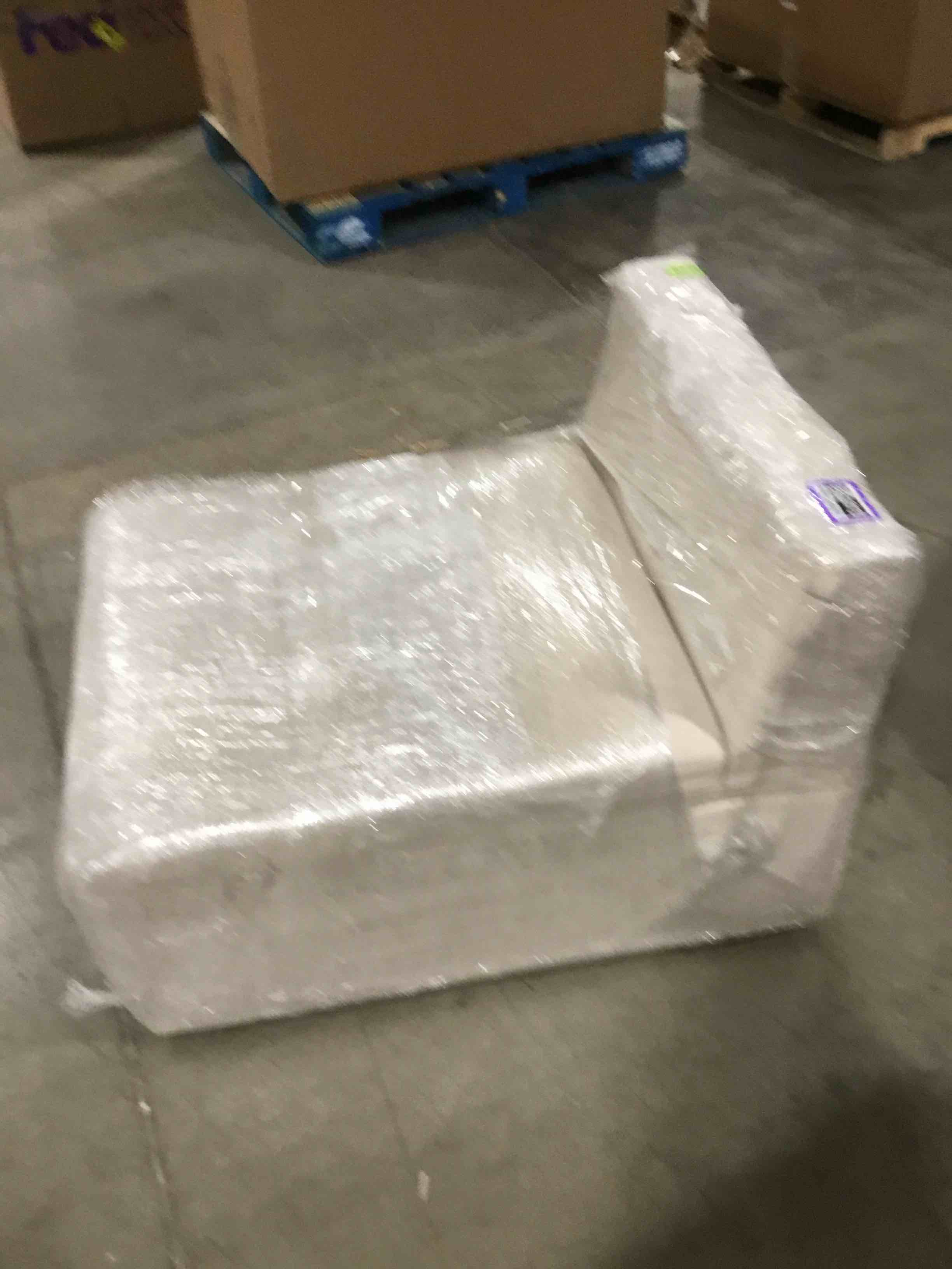 https://s3.amazonaws.com/lotting-images-prod/bidfta/PPE1780430_1737580505241.jpeg