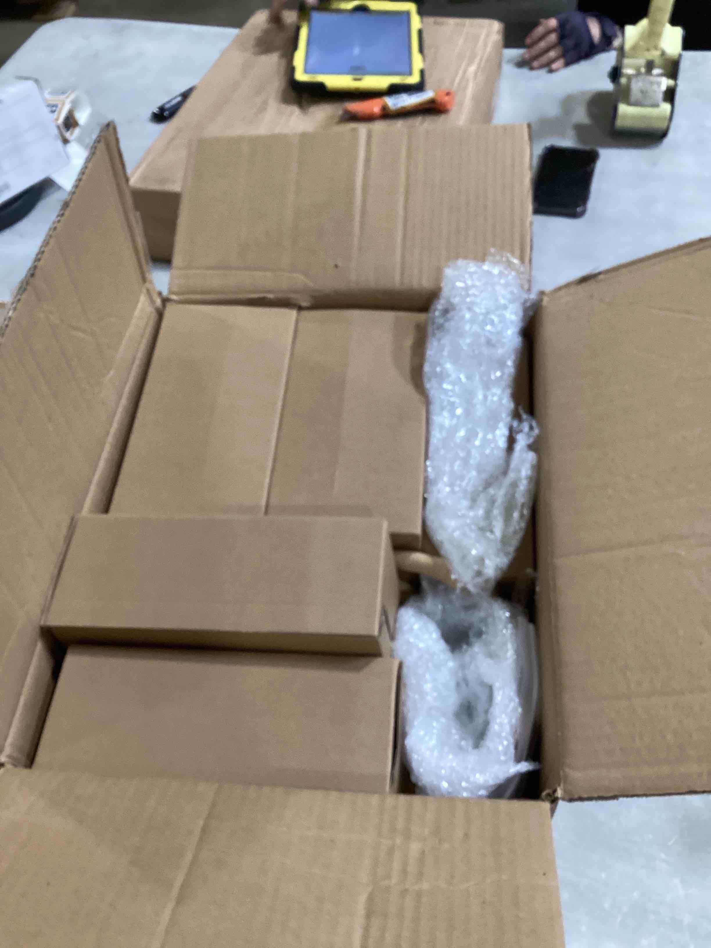 https://s3.amazonaws.com/lotting-images-prod/bidfta/PPE1782306_1748964549525.jpeg