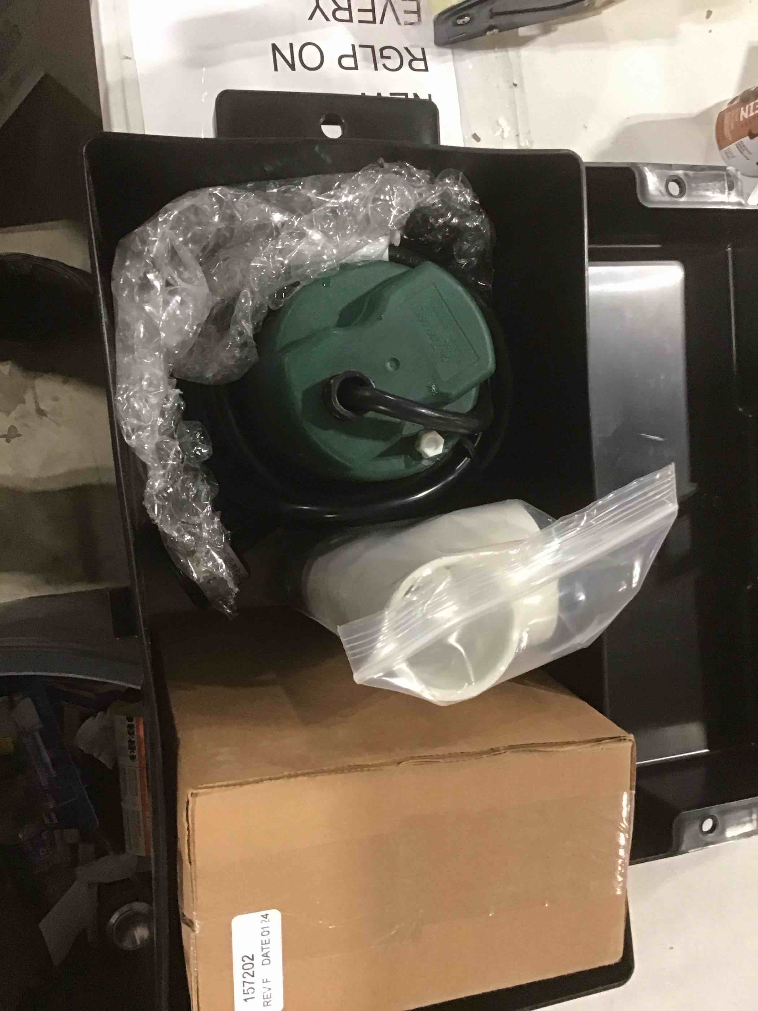 https://s3.amazonaws.com/lotting-images-prod/bidfta/PPE1783564_1736188108039.jpeg
