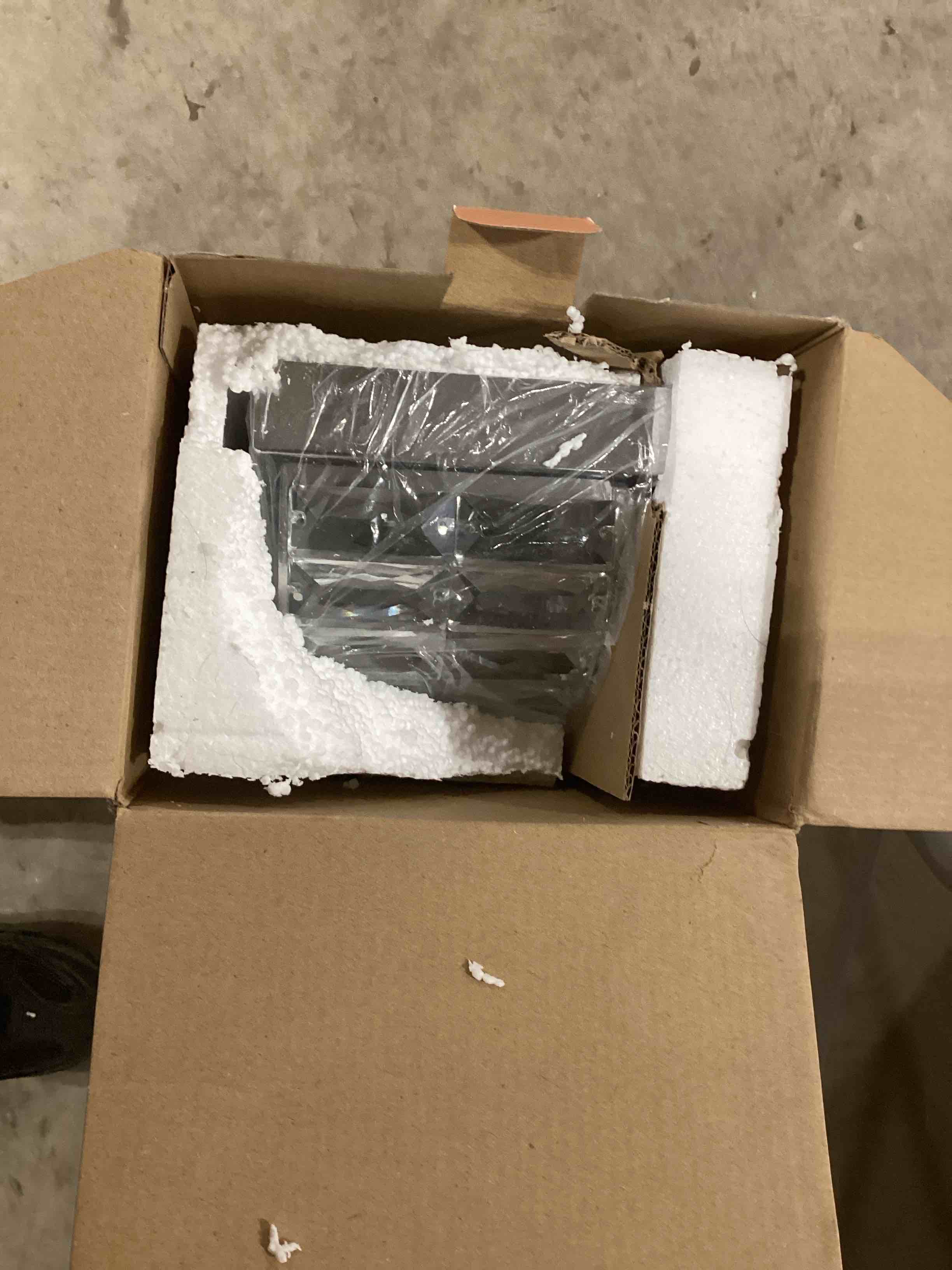 https://s3.amazonaws.com/lotting-images-prod/bidfta/PPE1783570_1736191508988.jpeg