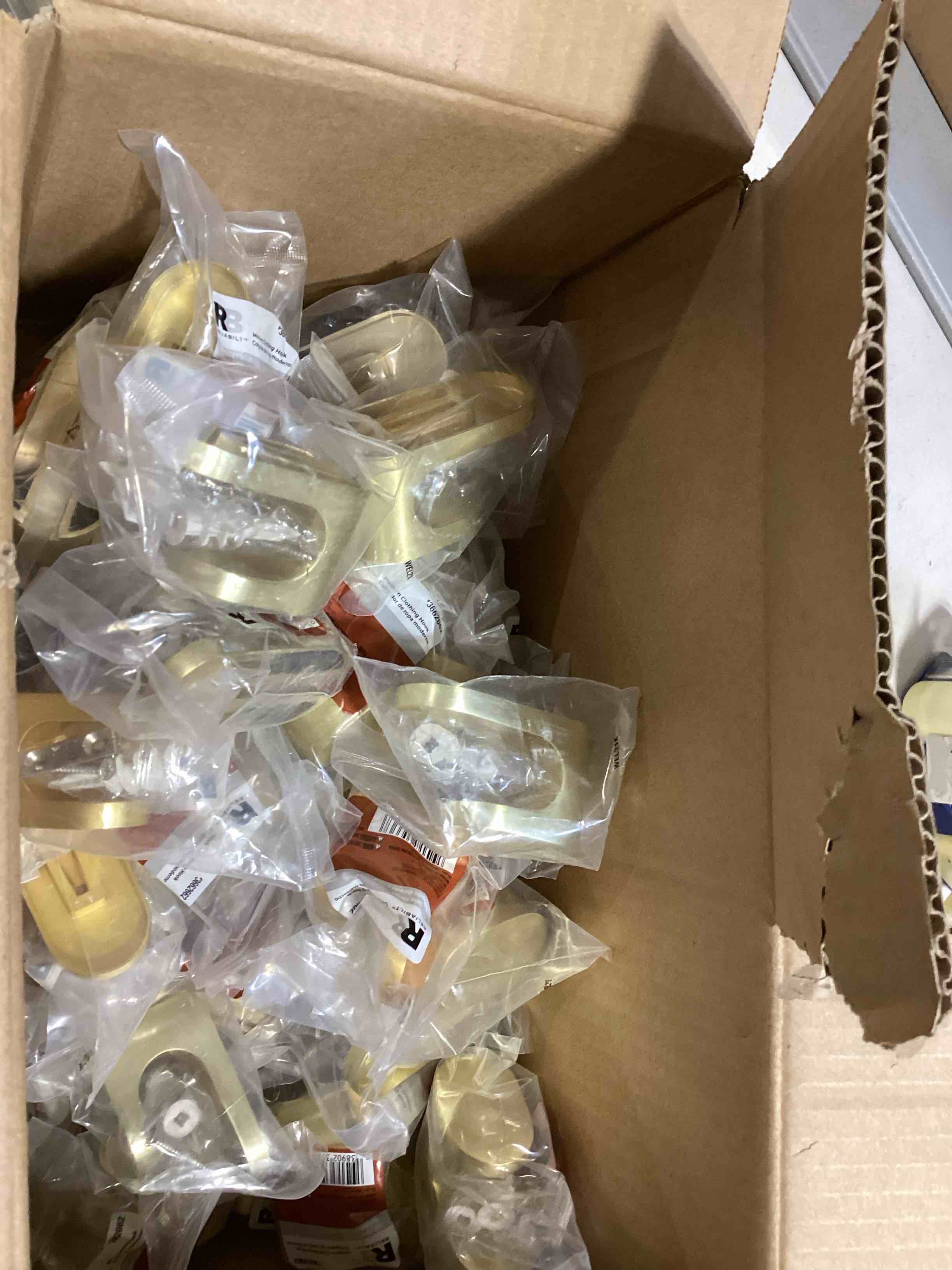 RELIABILT 1-Hook 1.5-in x 3.13-in H Soft Gold Decorative Wall Hook (25-lb Capacity)