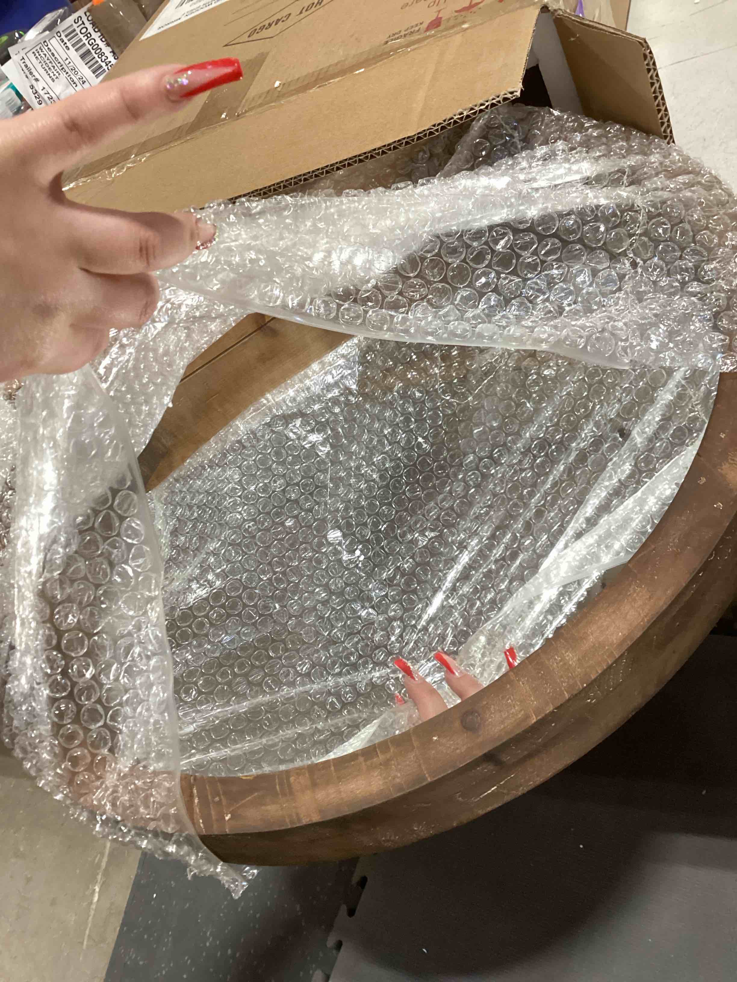 https://s3.amazonaws.com/lotting-images-prod/bidfta/PPE1786671_1734624593922.jpeg
