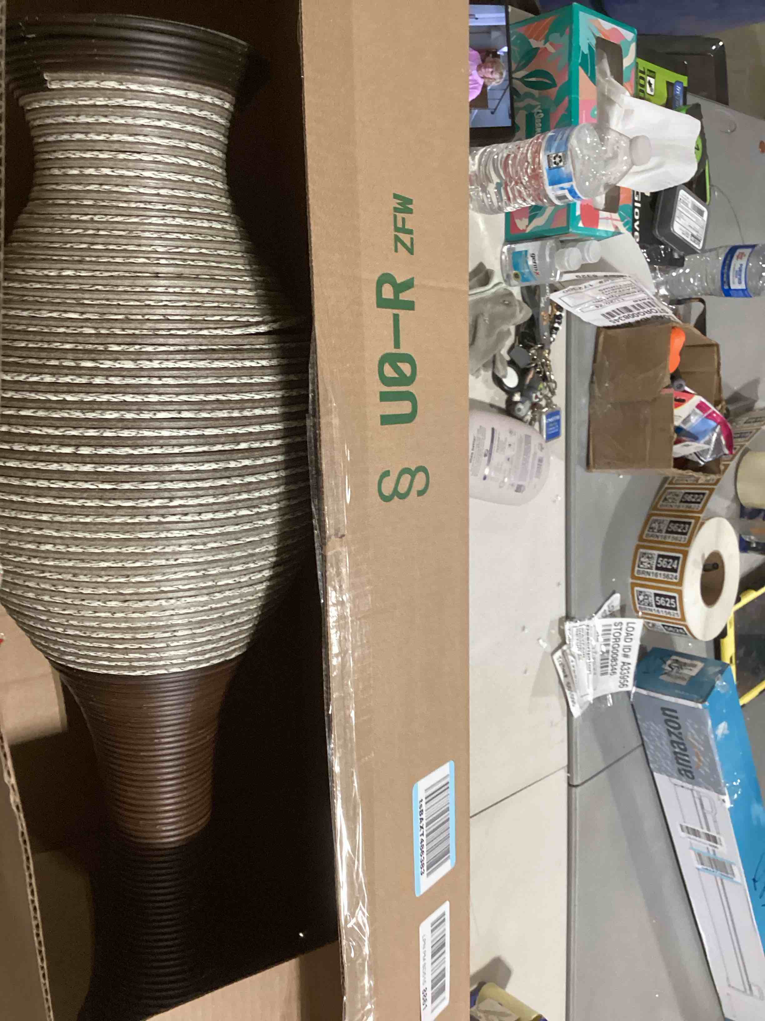 https://s3.amazonaws.com/lotting-images-prod/bidfta/PPE1786678_1734625639668.jpeg