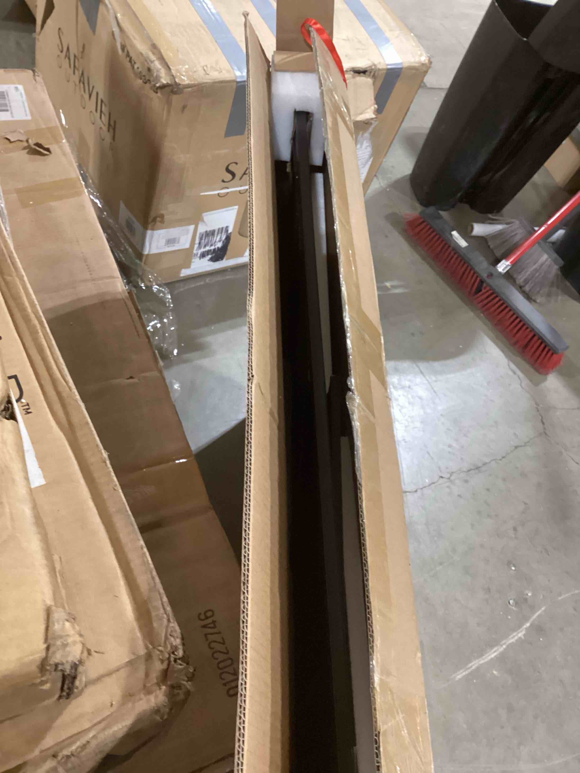 https://s3.amazonaws.com/lotting-images-prod/bidfta/PPE1786810_1734700707745.jpeg
