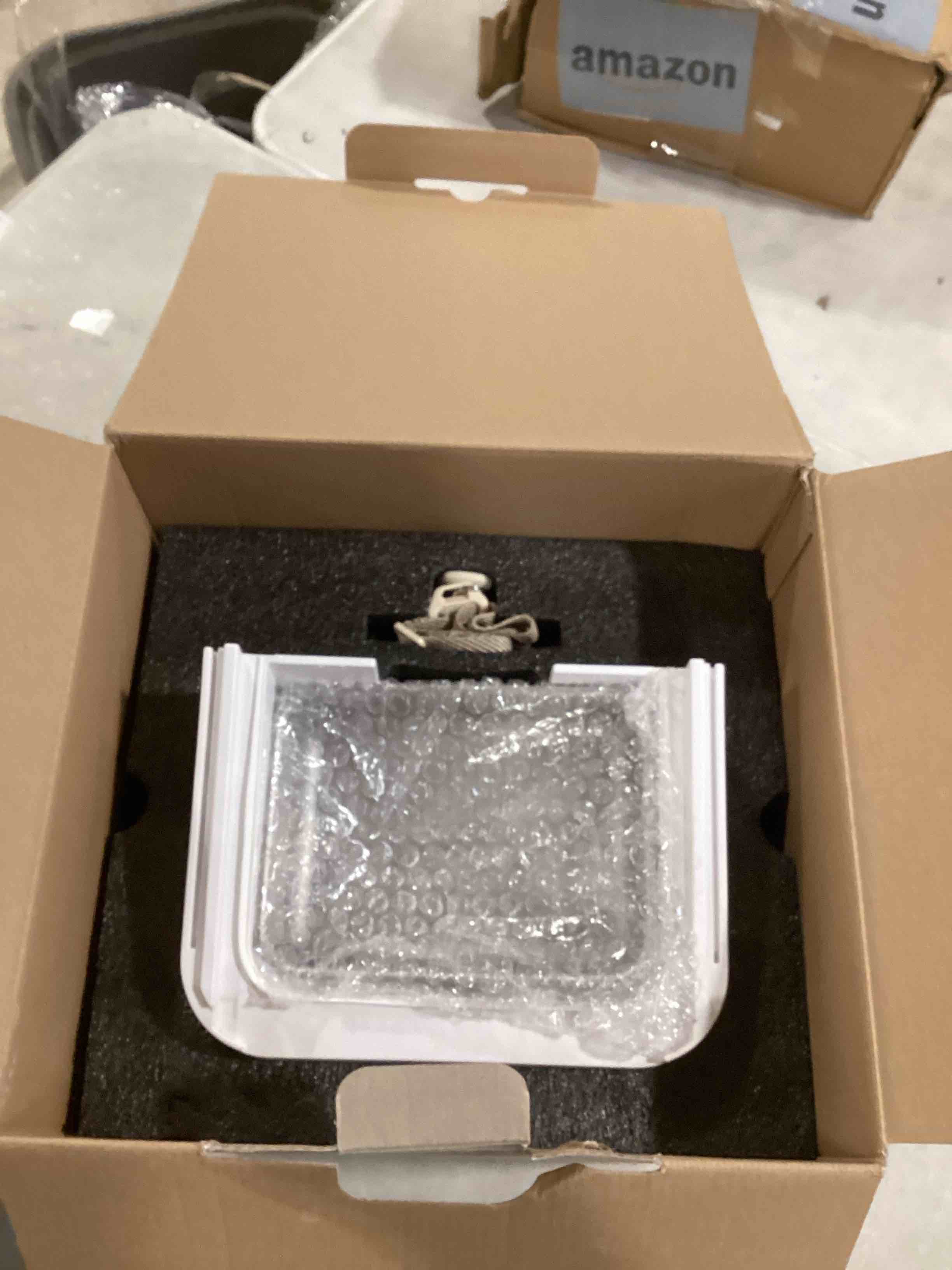 https://s3.amazonaws.com/lotting-images-prod/bidfta/PPE1790695_1742907164096.jpeg