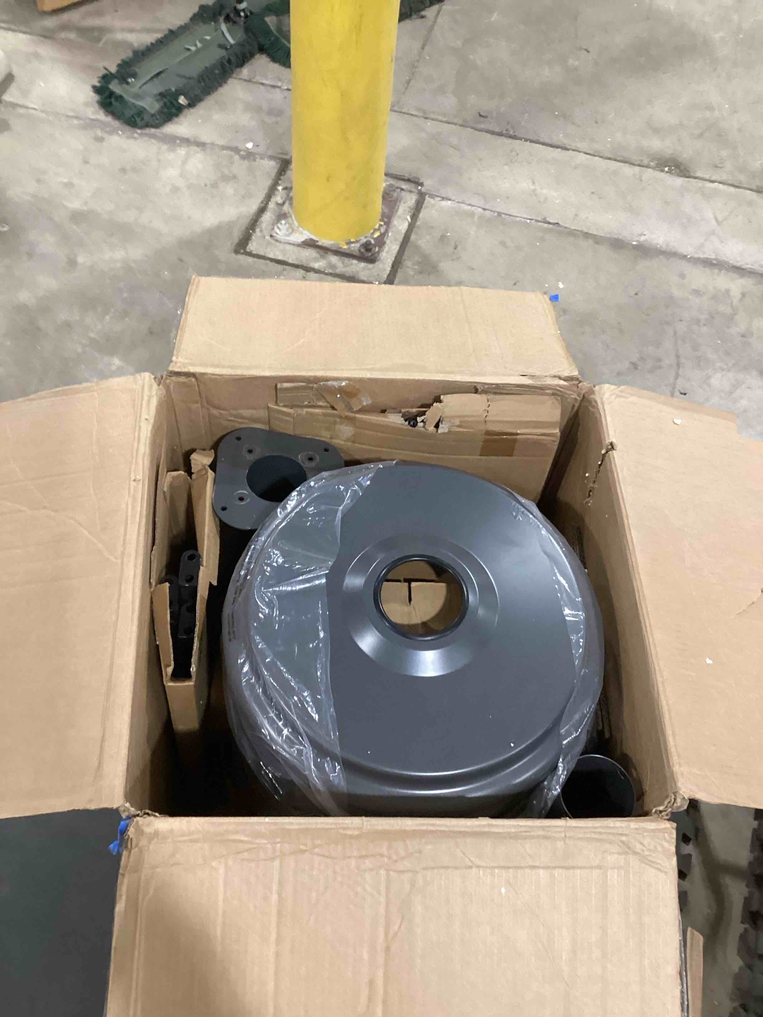 https://s3.amazonaws.com/lotting-images-prod/bidfta/PPE1791025_1743442412830.jpeg