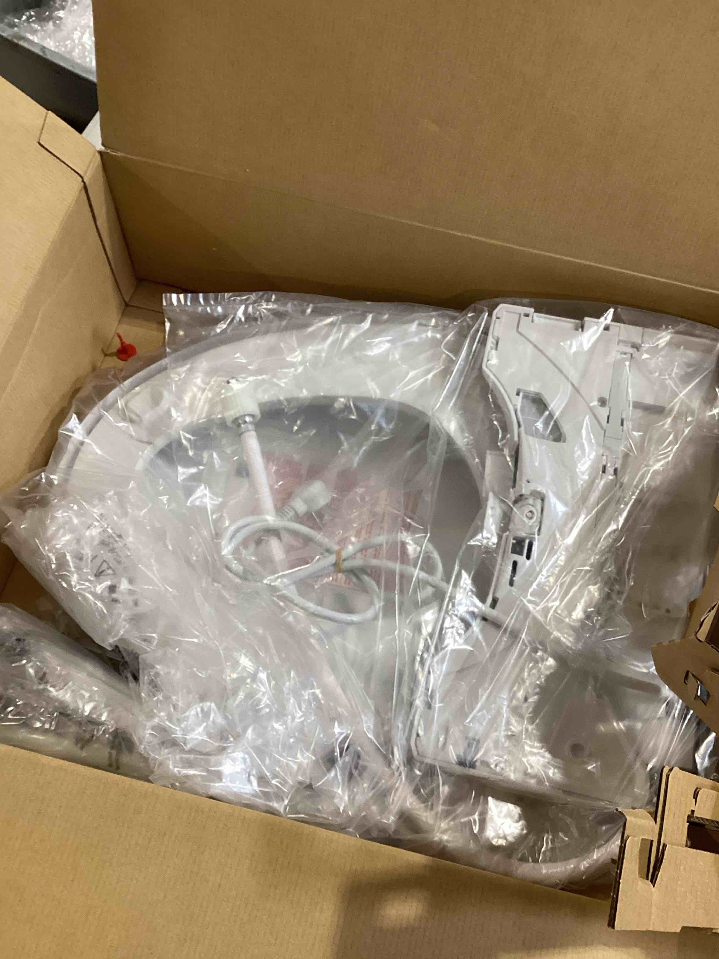 https://s3.amazonaws.com/lotting-images-prod/bidfta/PPE1791569_1743776042596.jpeg